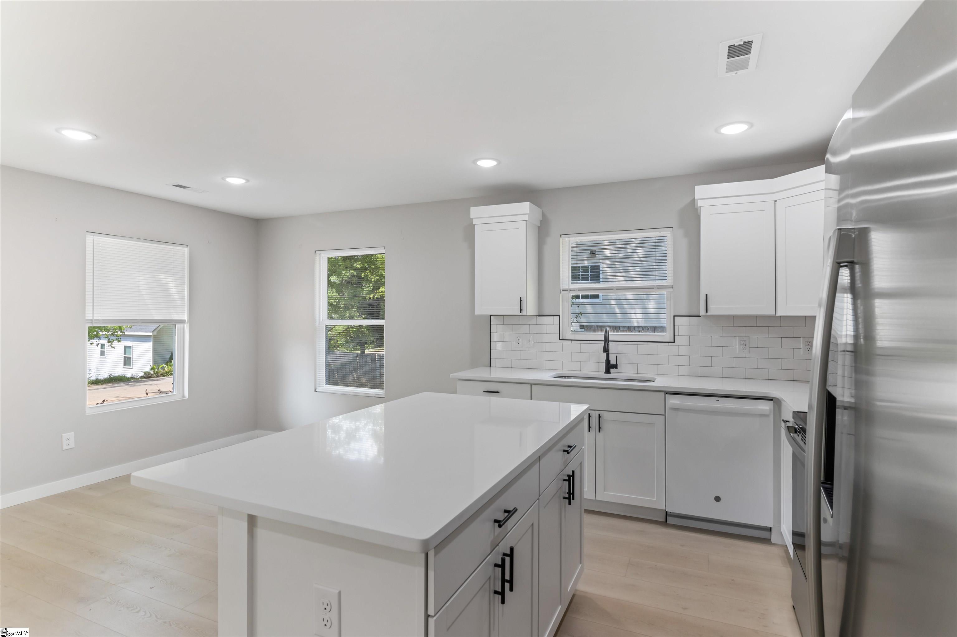 561 Bee Street Spartanburg, SC 29301