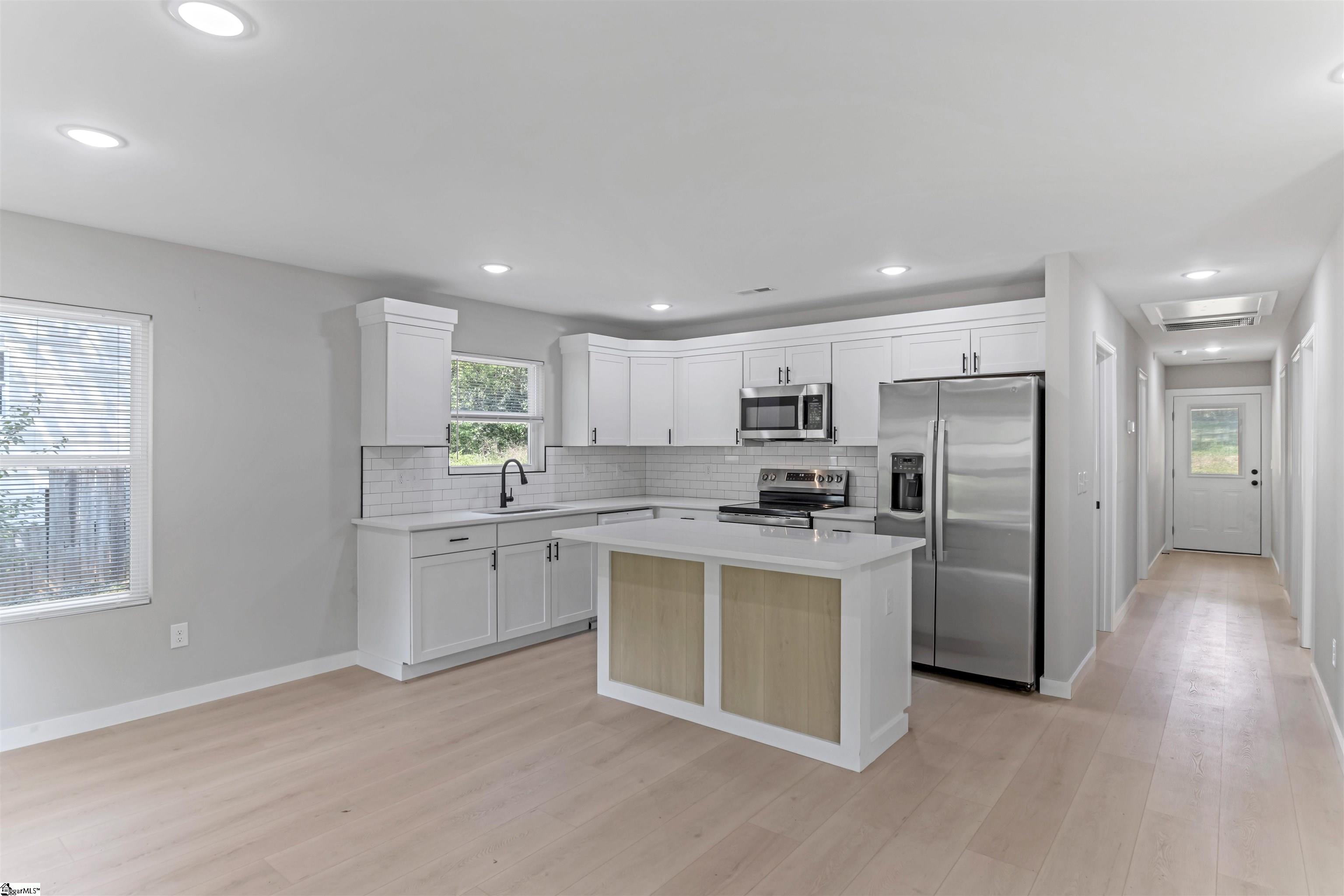 561 Bee Street Spartanburg, SC 29301