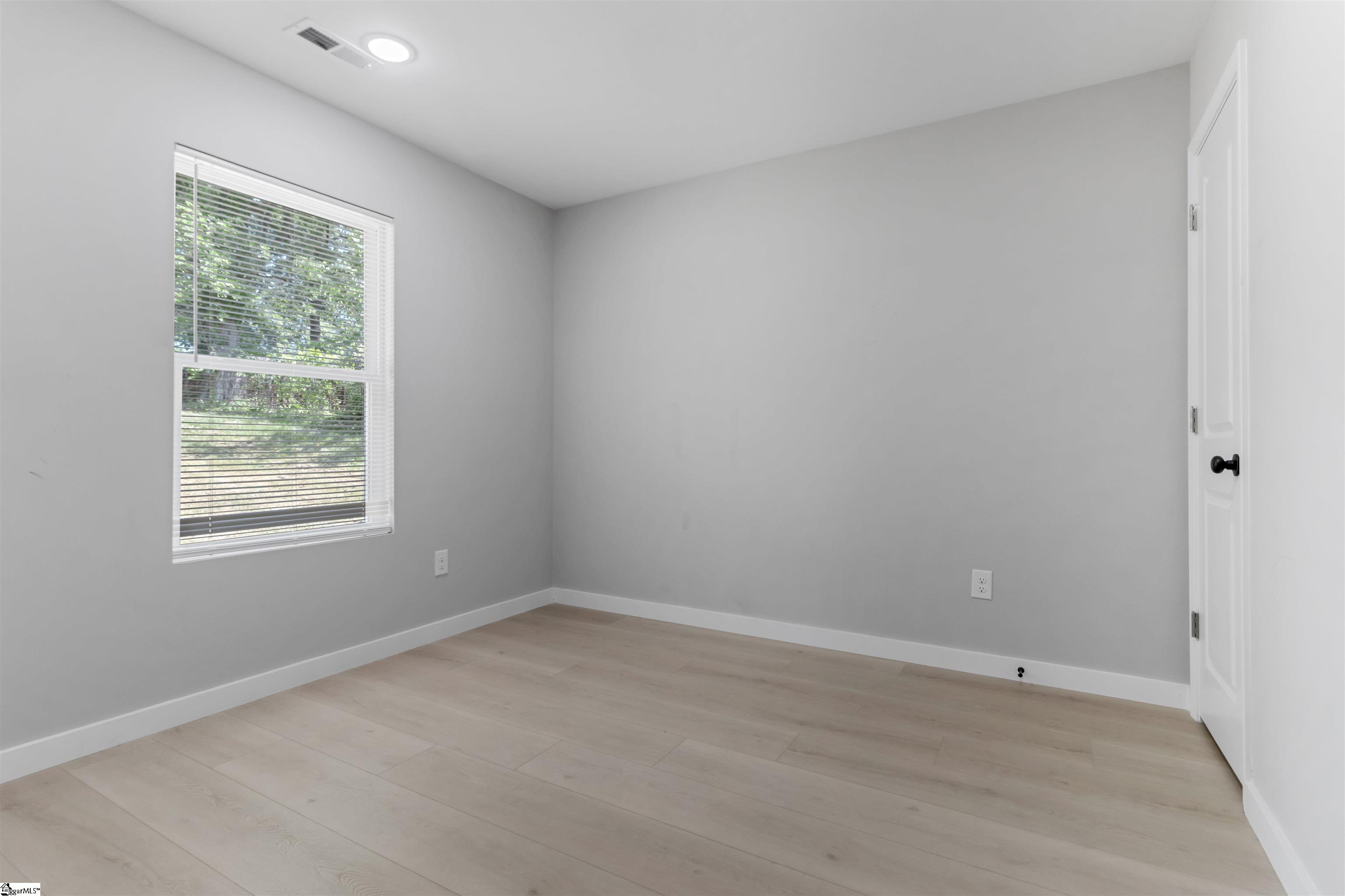 561 Bee Street Spartanburg, SC 29301