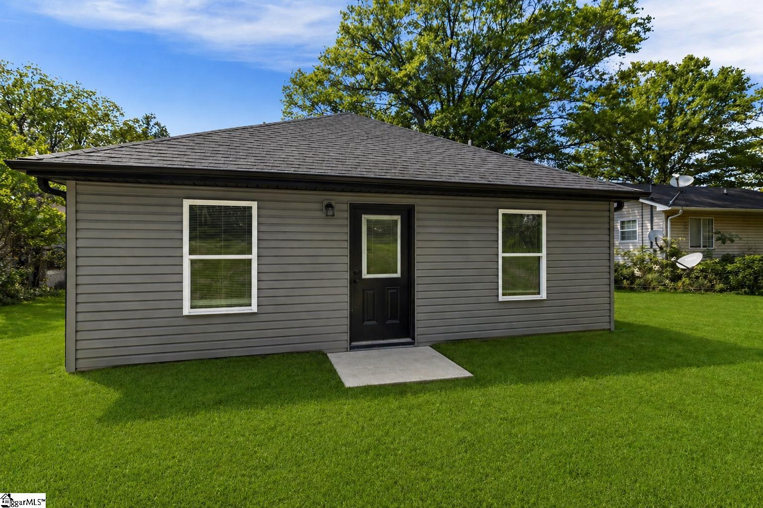 561 Bee Street Spartanburg, SC 29301