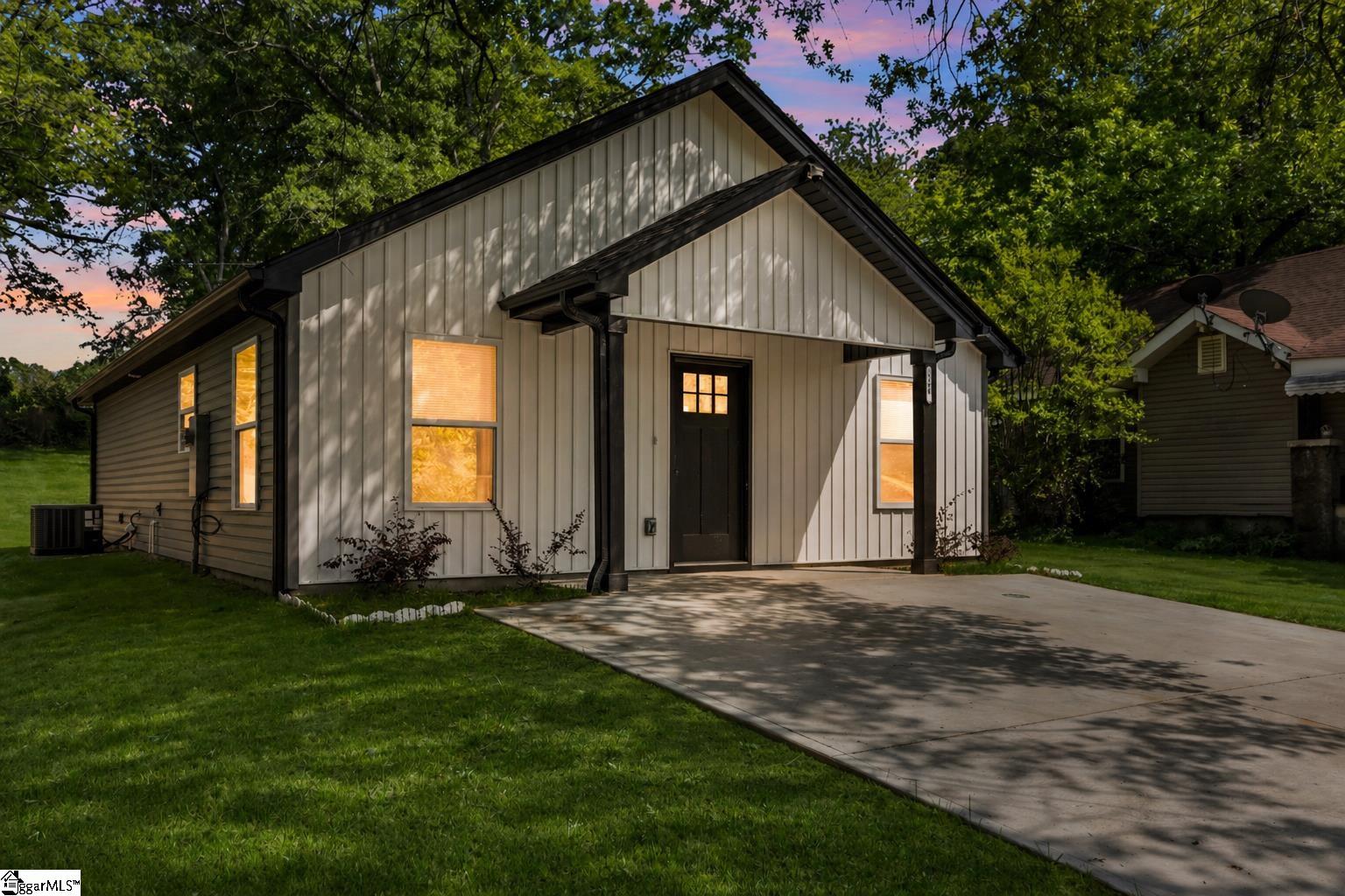 561 Bee Street Spartanburg, SC 29301