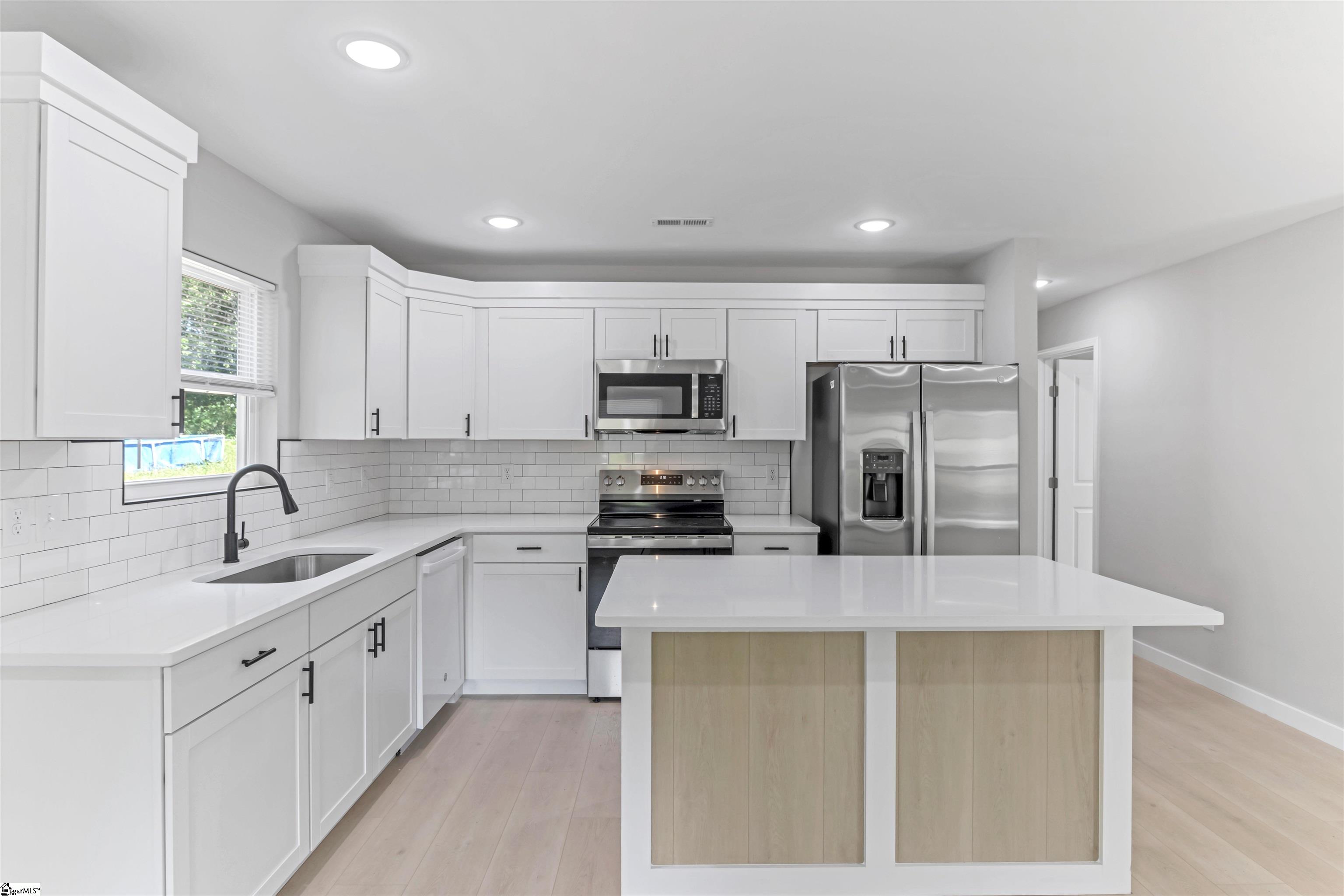 561 Bee Street Spartanburg, SC 29301