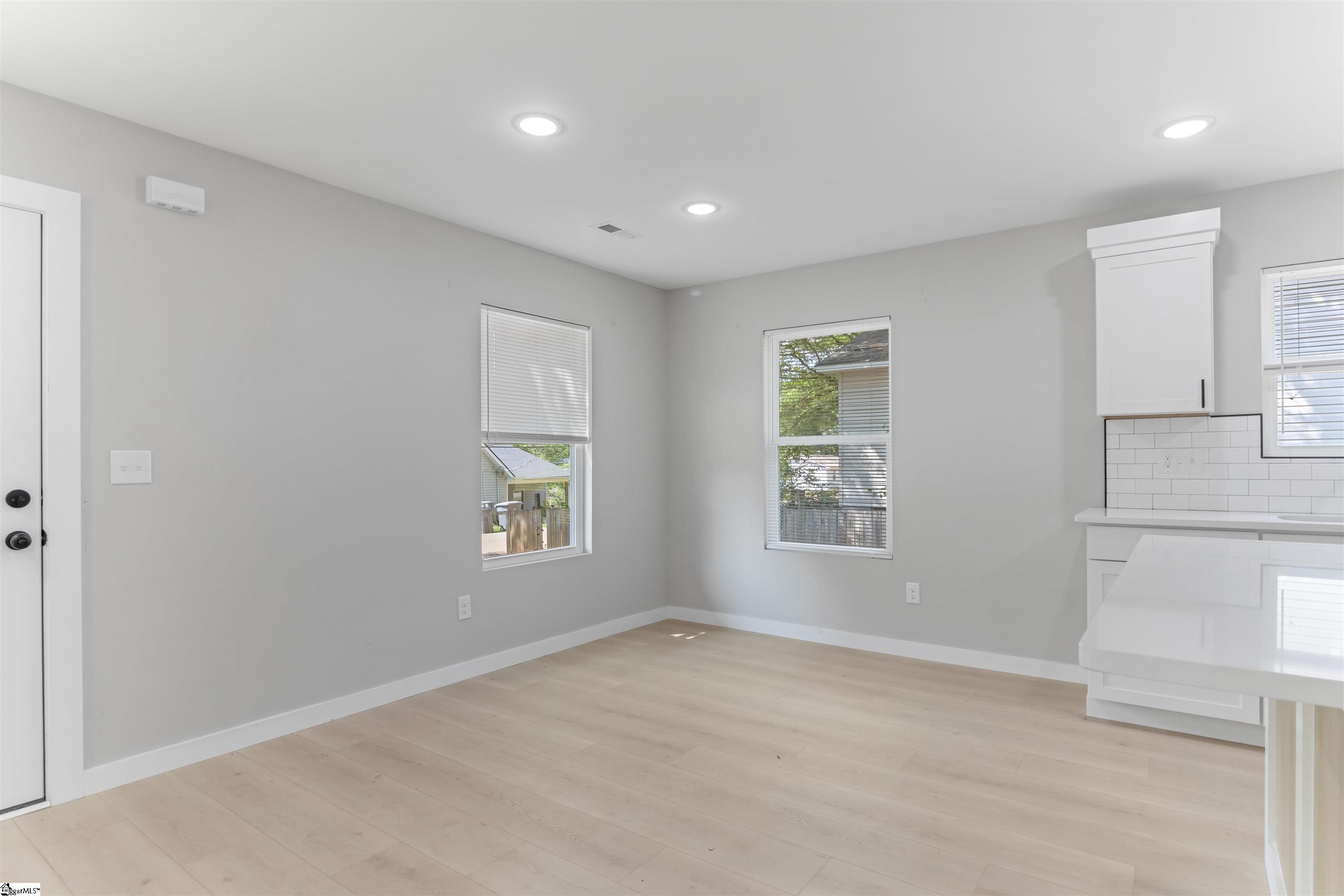 561 Bee Street Spartanburg, SC 29301