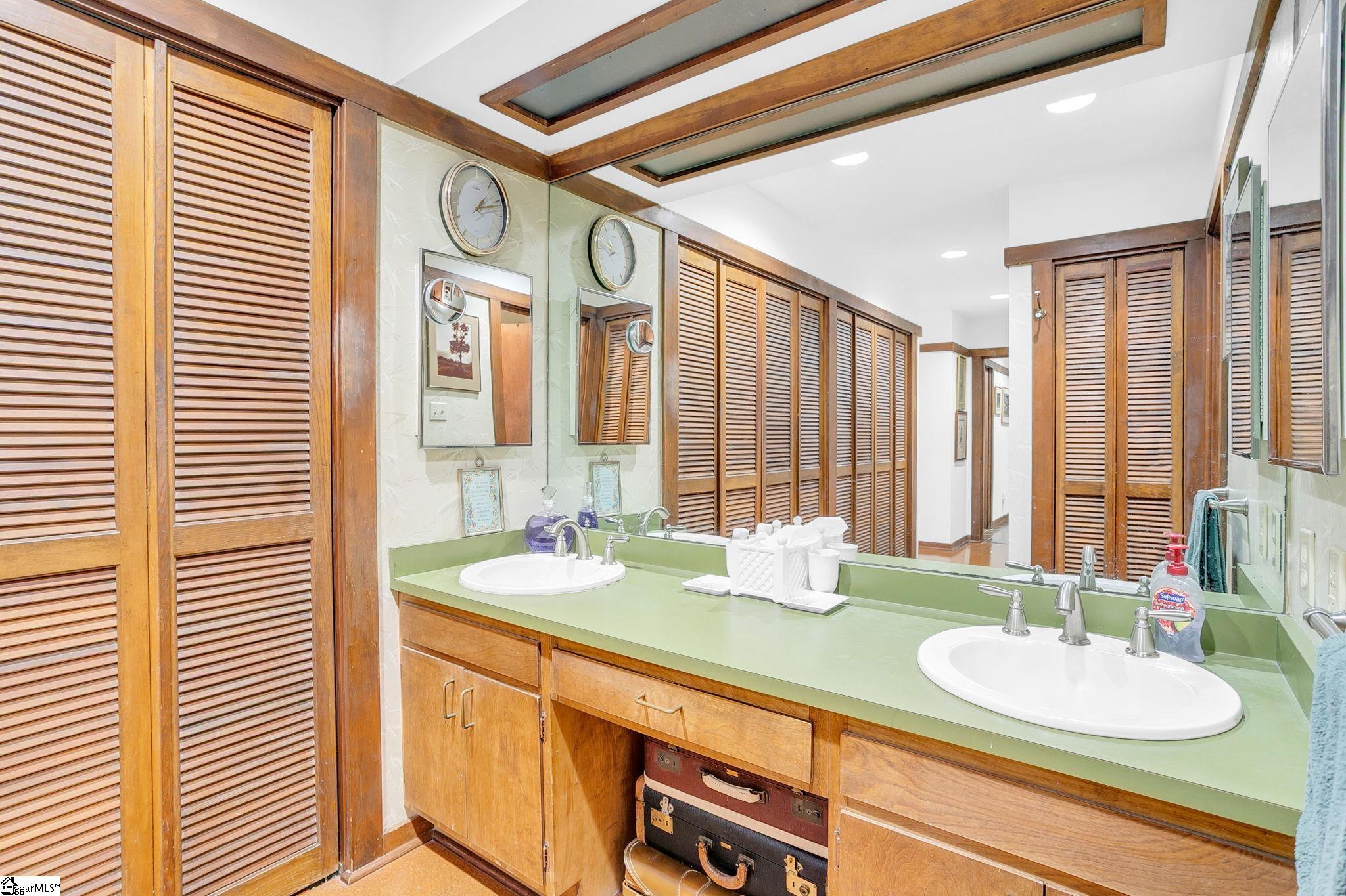 2 Craigwood Road Greenville, SC 29607