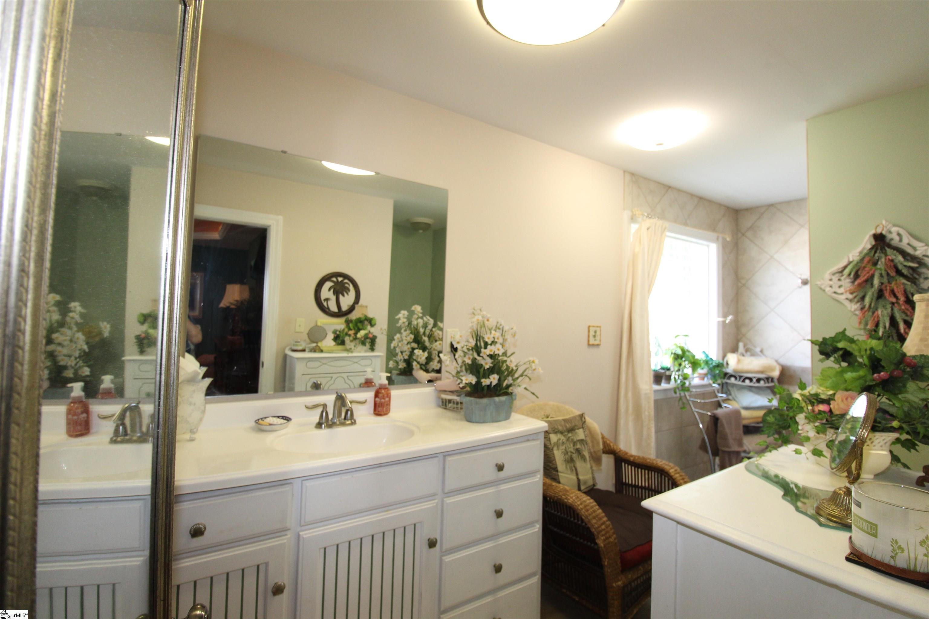 178 Tuscany Lane Chesnee, SC 29323-8119