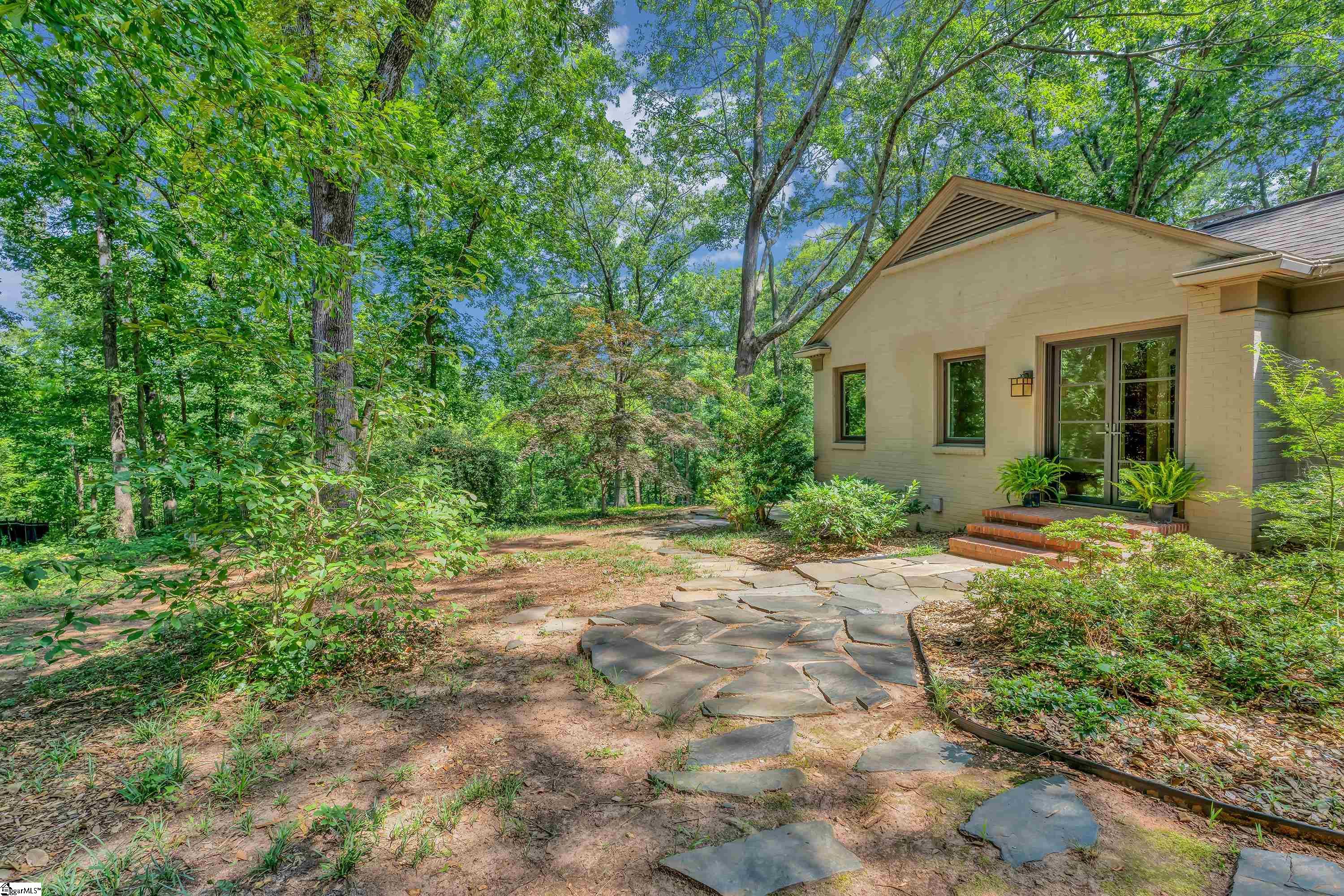 418 Woodland Way Greenville, SC 29607