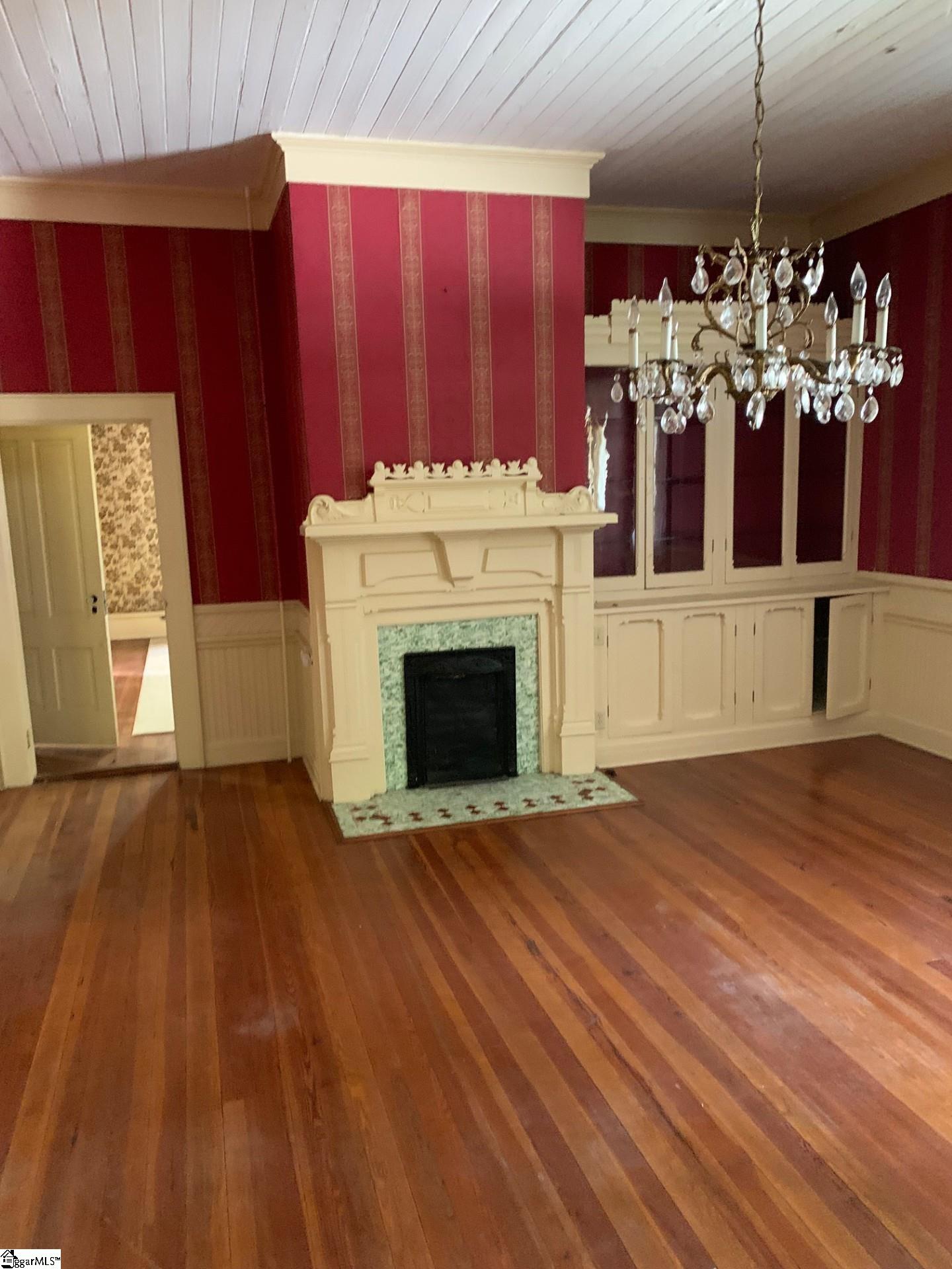 520 W Main Street Laurens, SC 29360