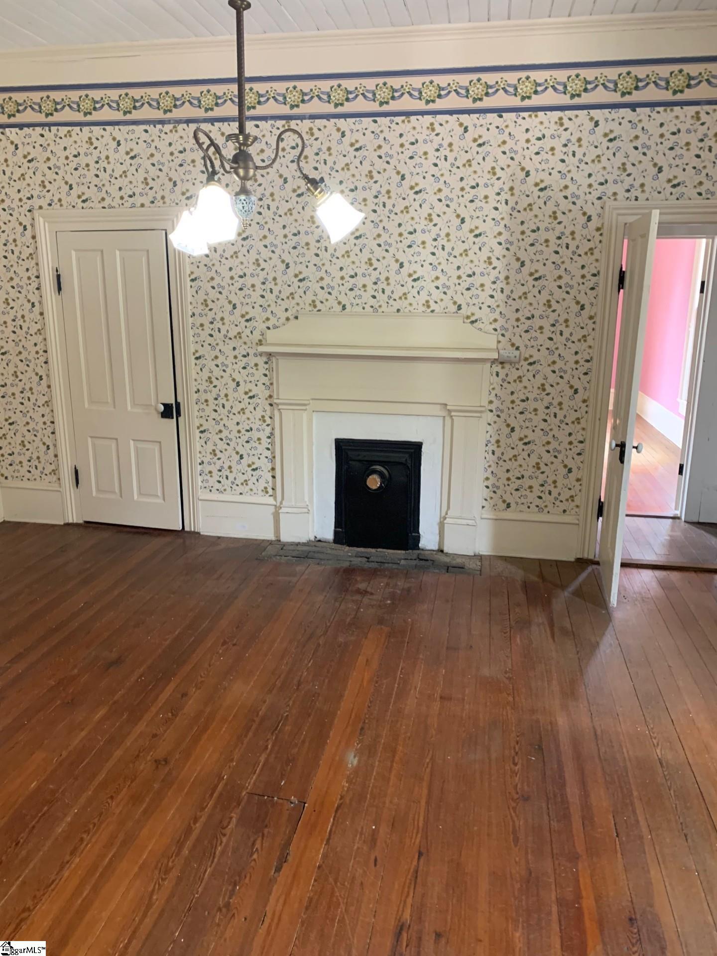 520 W Main Street Laurens, SC 29360