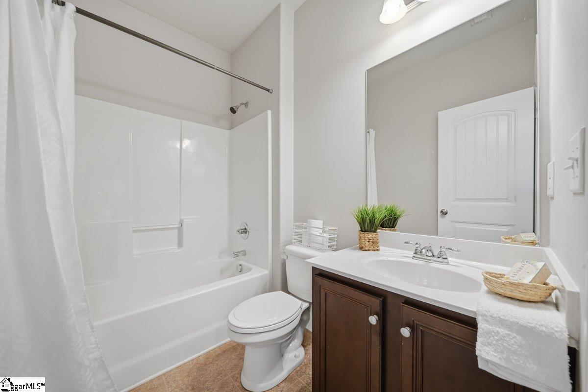 536 W Saddletree Drive Reidville, SC 29388