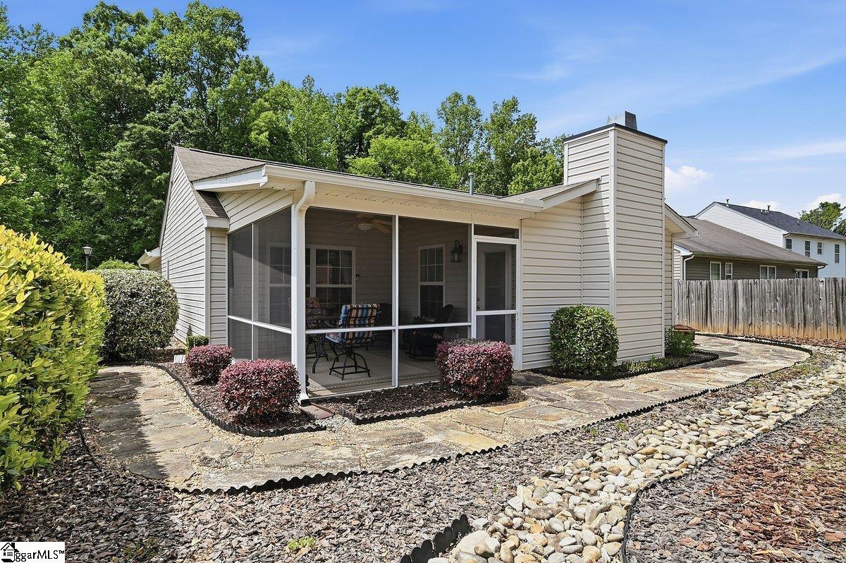 205 Garfield Lane Simpsonville, SC 29681