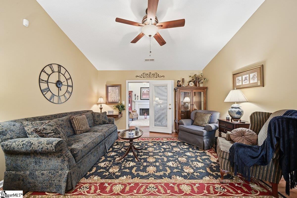 205 Garfield Lane Simpsonville, SC 29681