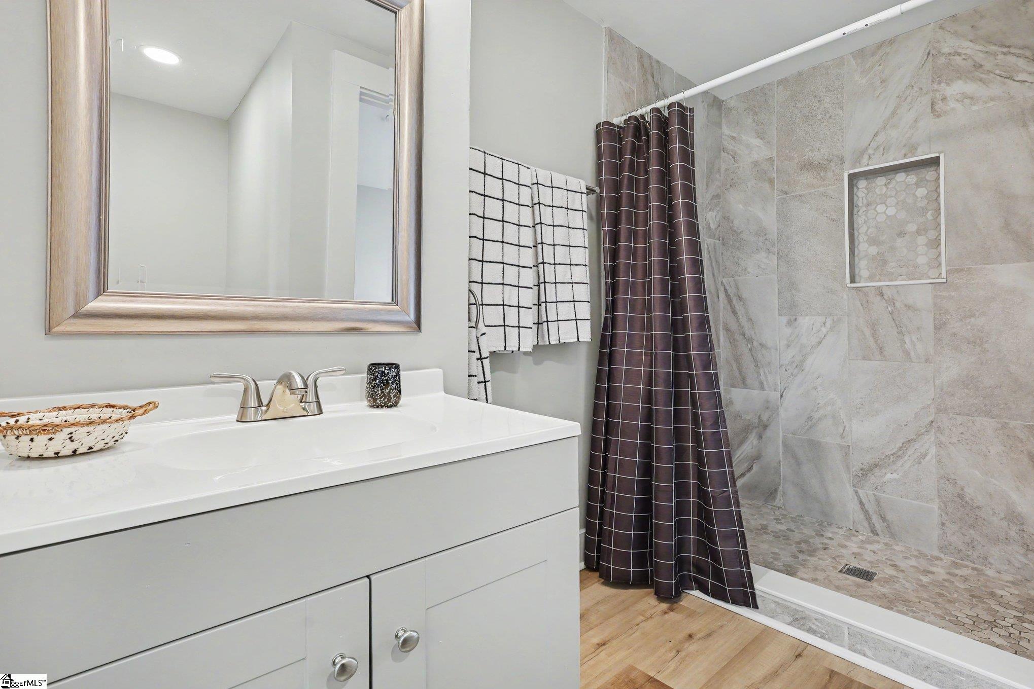 26 2nd Avenue Greenville, SC 29609