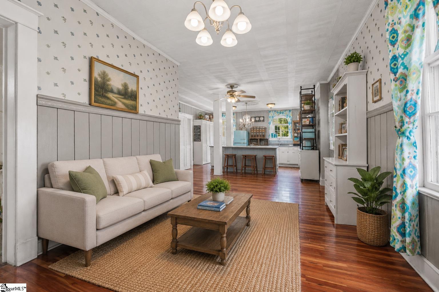 105 E Cambridge Avenue Greenwood, SC 29646
