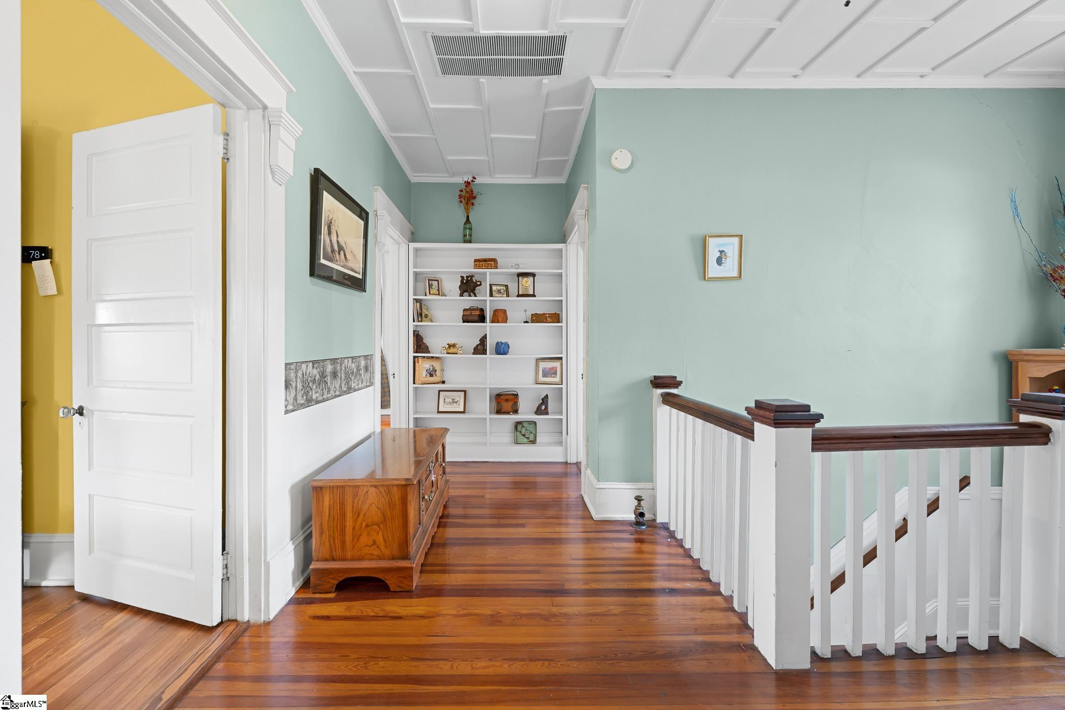 105 E Cambridge Avenue Greenwood, SC 29646