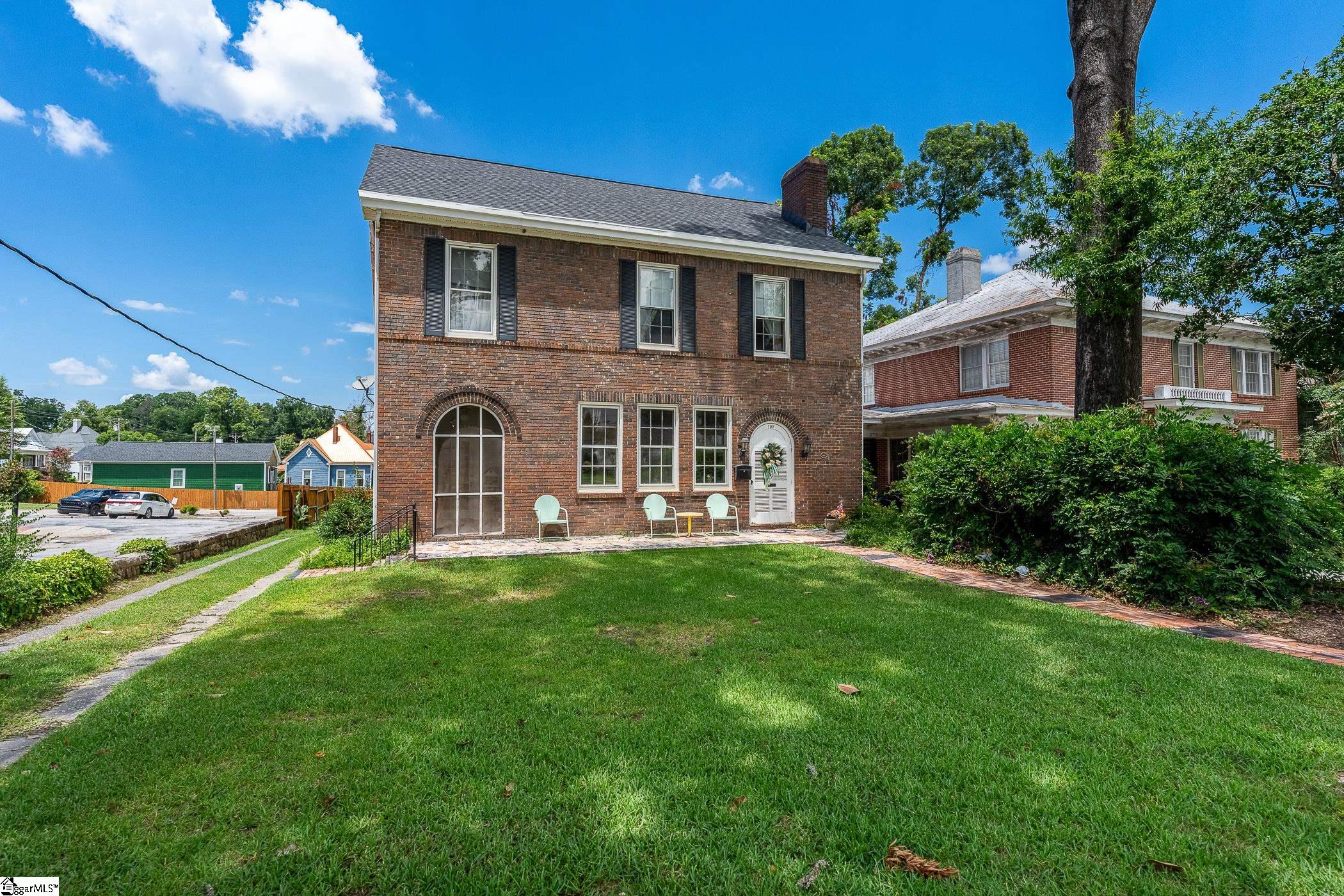 105 E Cambridge Avenue Greenwood, SC 29646