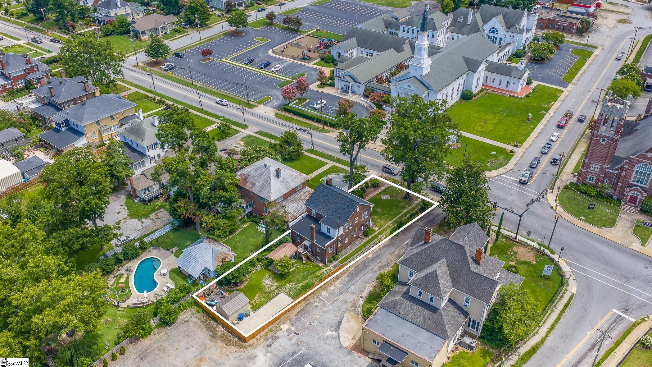 105 E Cambridge Avenue Greenwood, SC 29646