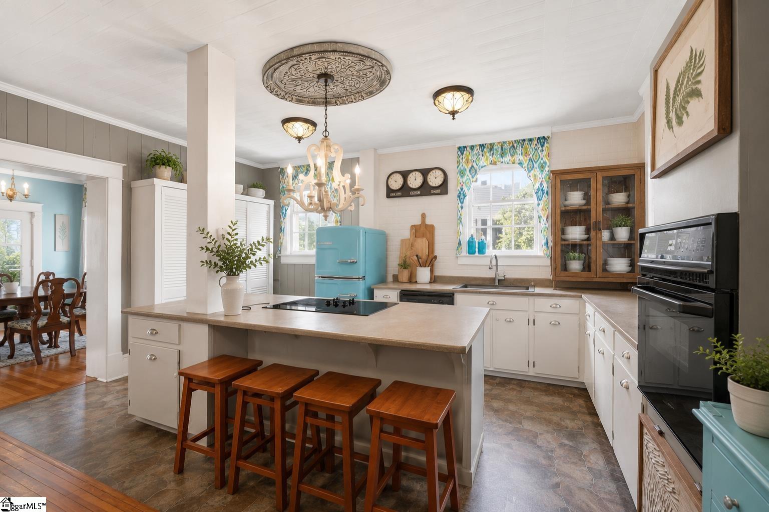 105 E Cambridge Avenue Greenwood, SC 29646