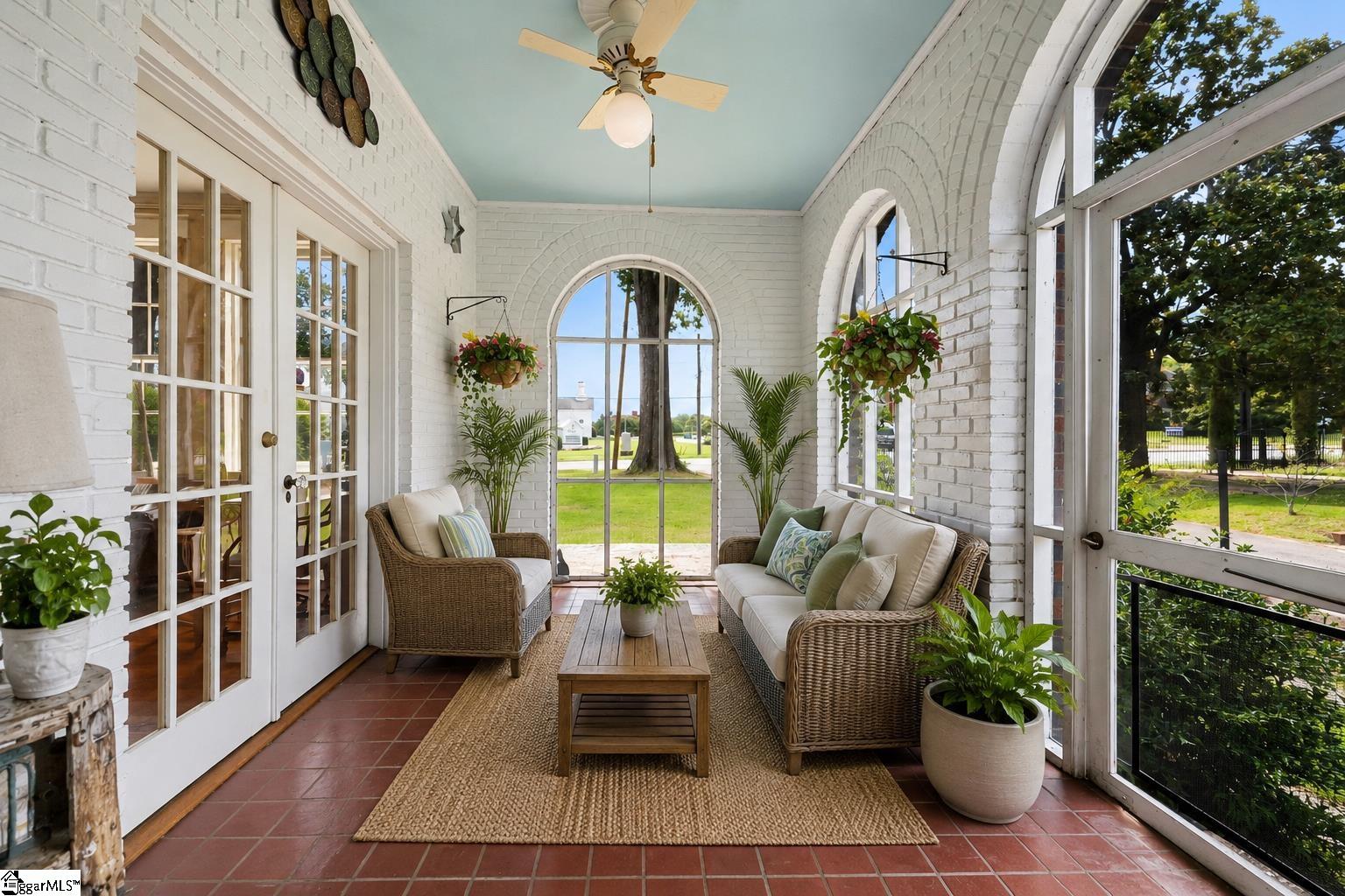 105 E Cambridge Avenue Greenwood, SC 29646