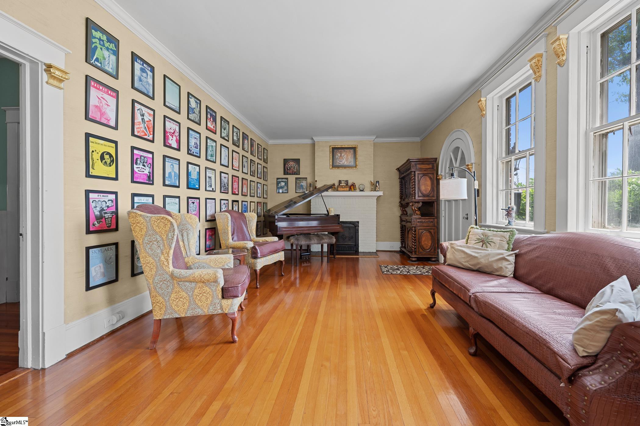 105 E Cambridge Avenue Greenwood, SC 29646