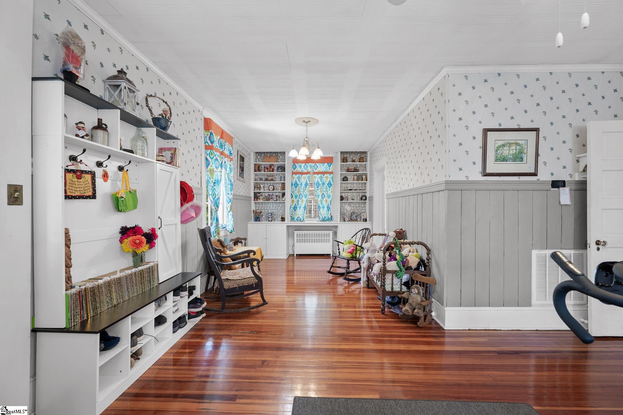105 E Cambridge Avenue Greenwood, SC 29646