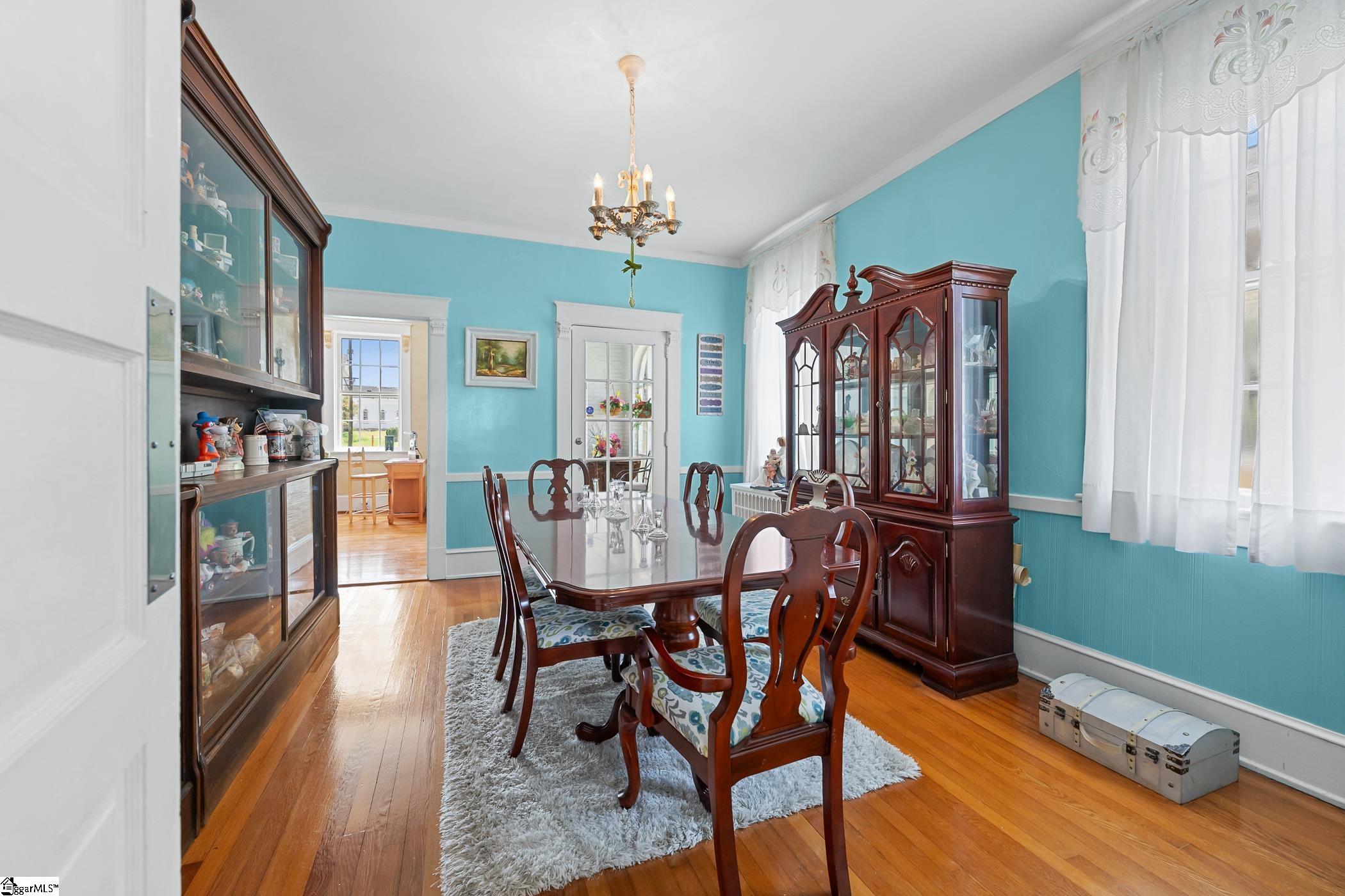 105 E Cambridge Avenue Greenwood, SC 29646