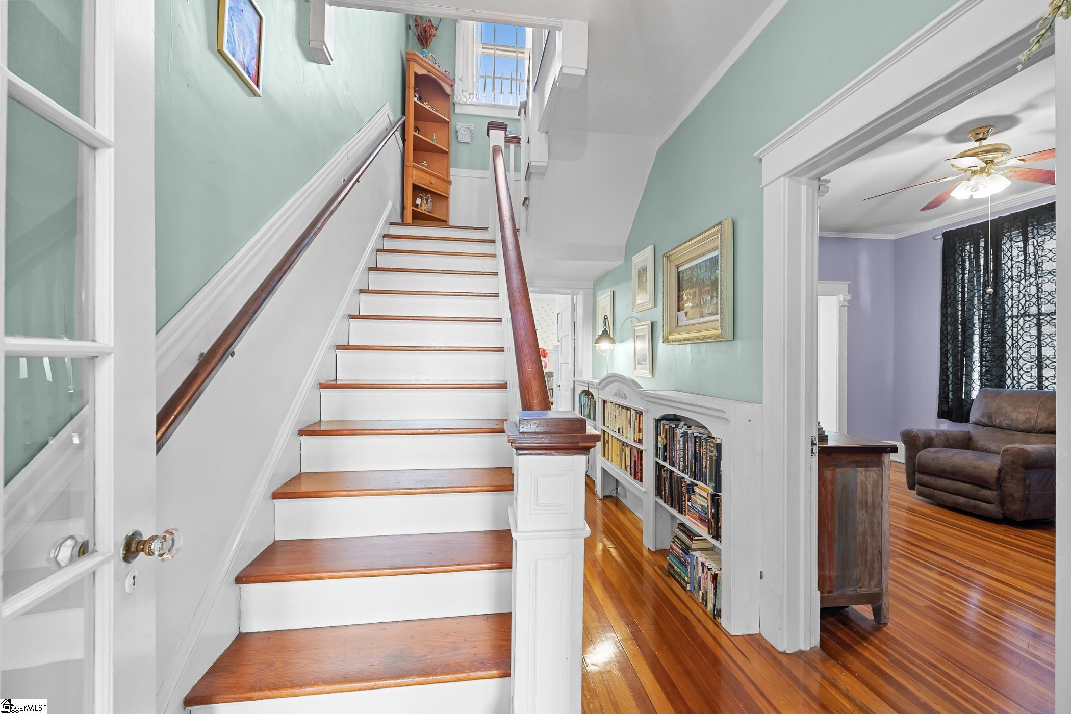 105 E Cambridge Avenue Greenwood, SC 29646
