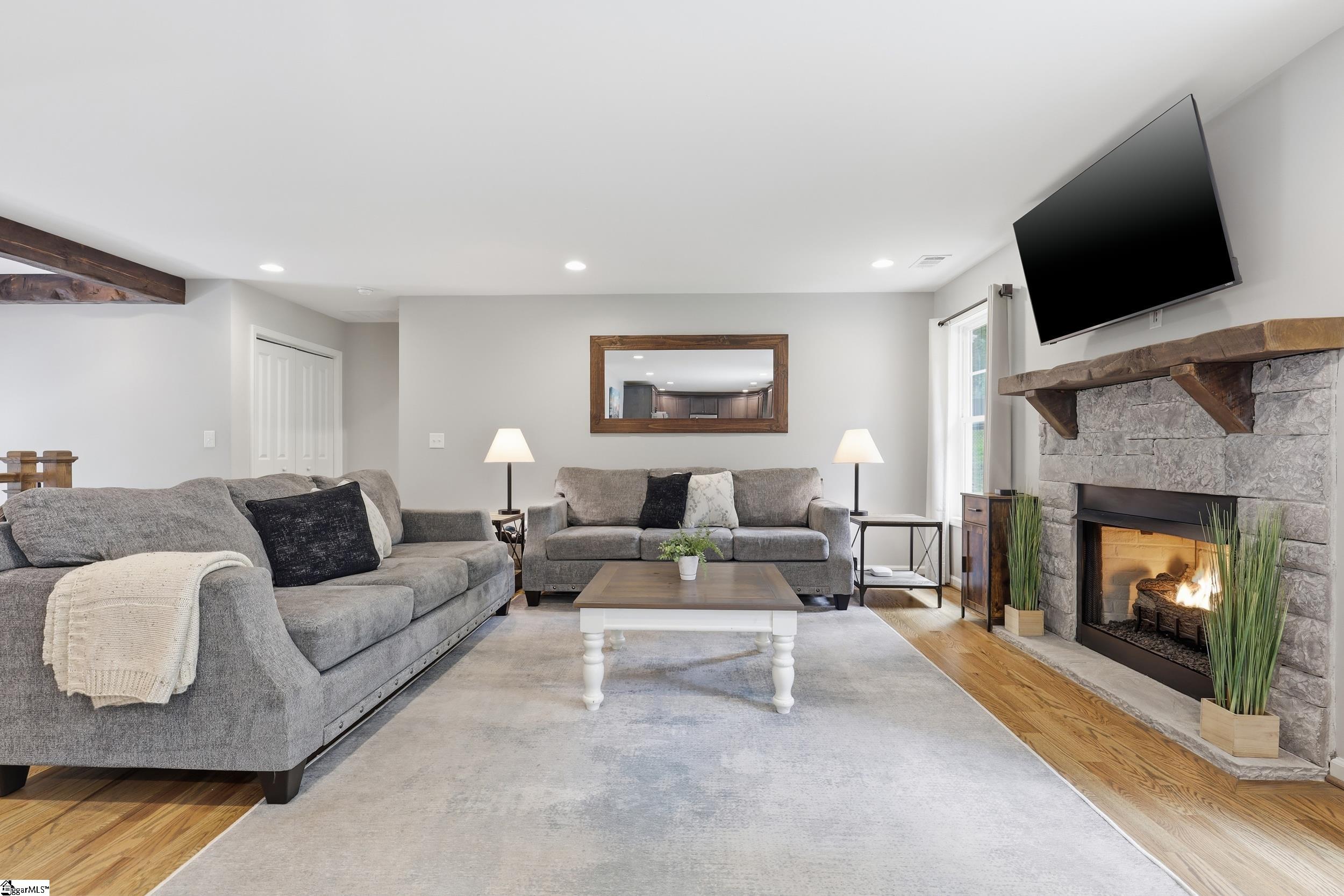 100 Victorian Lane Seneca, SC 29672