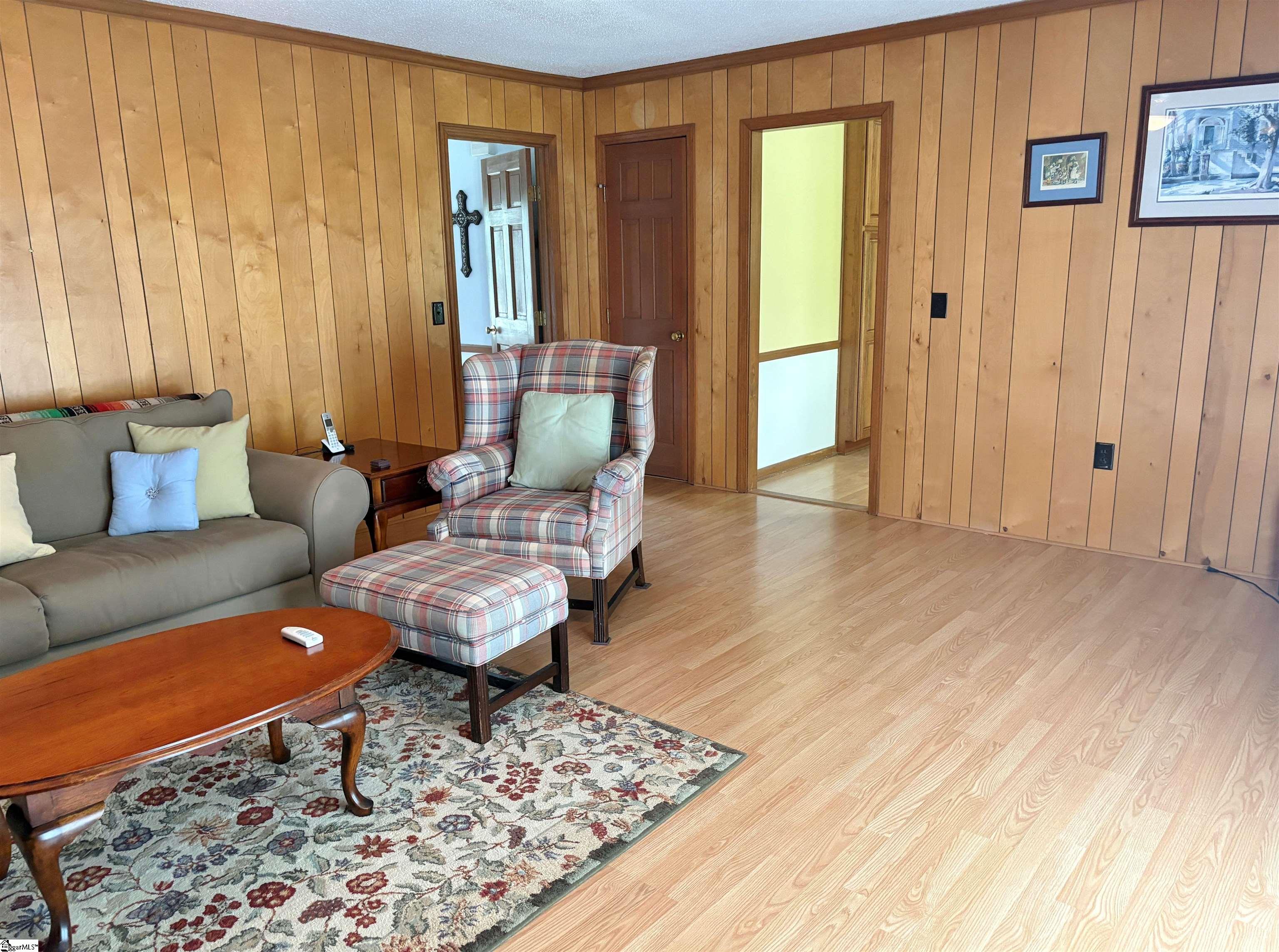 818 Plantation Drive Simpsonville, SC 29681