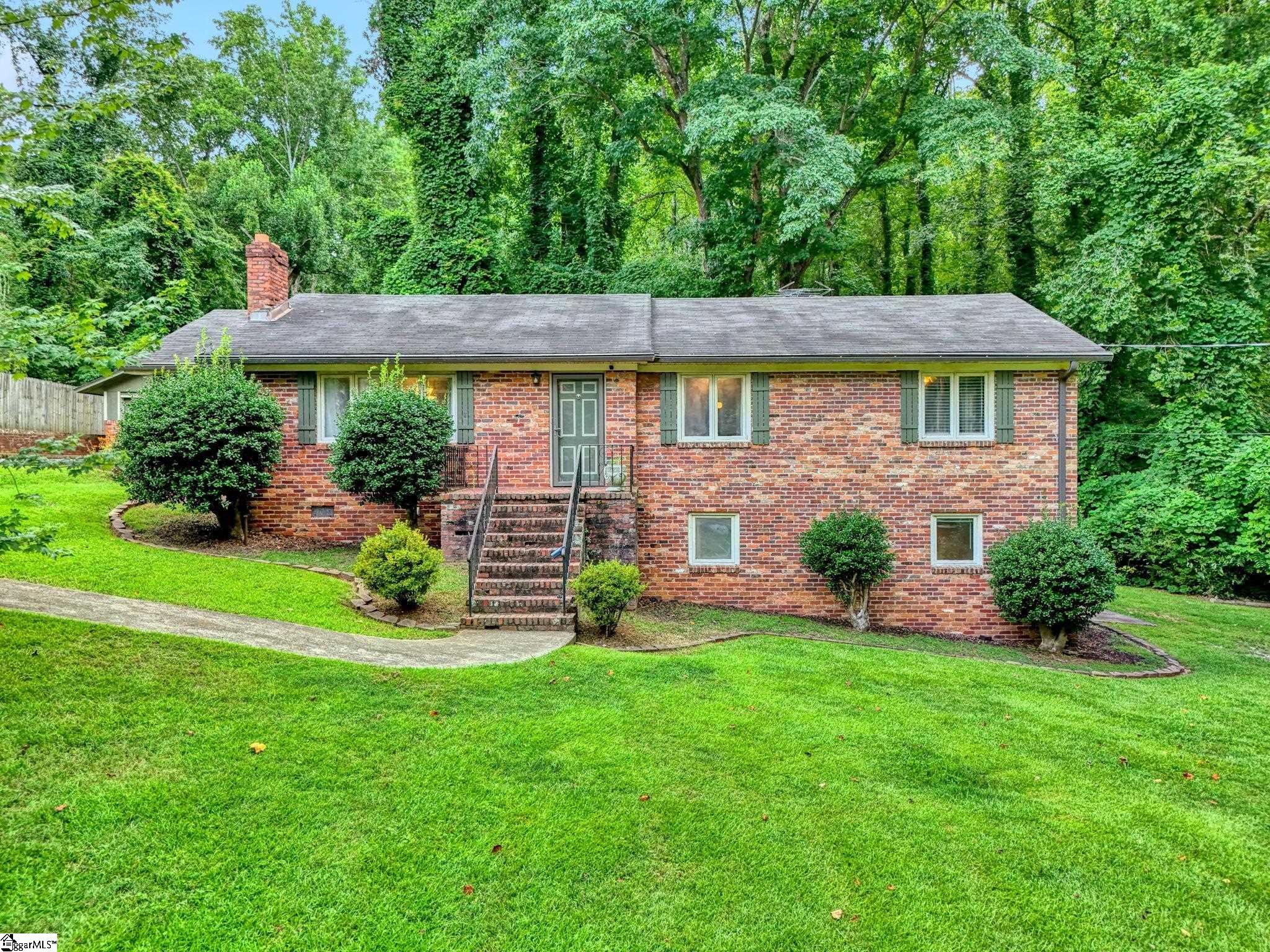 7 River Oaks Drive Greenville, SC 29601