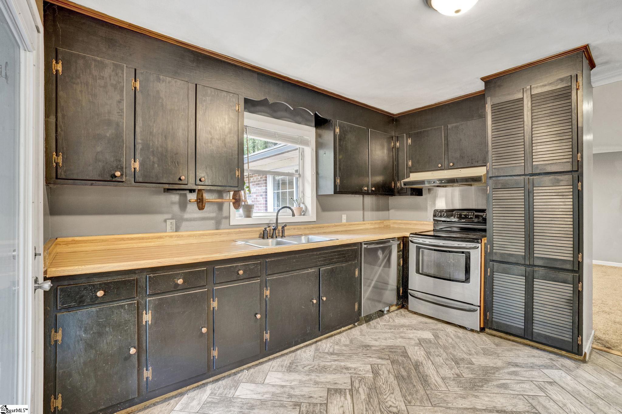 7 River Oaks Drive Greenville, SC 29601
