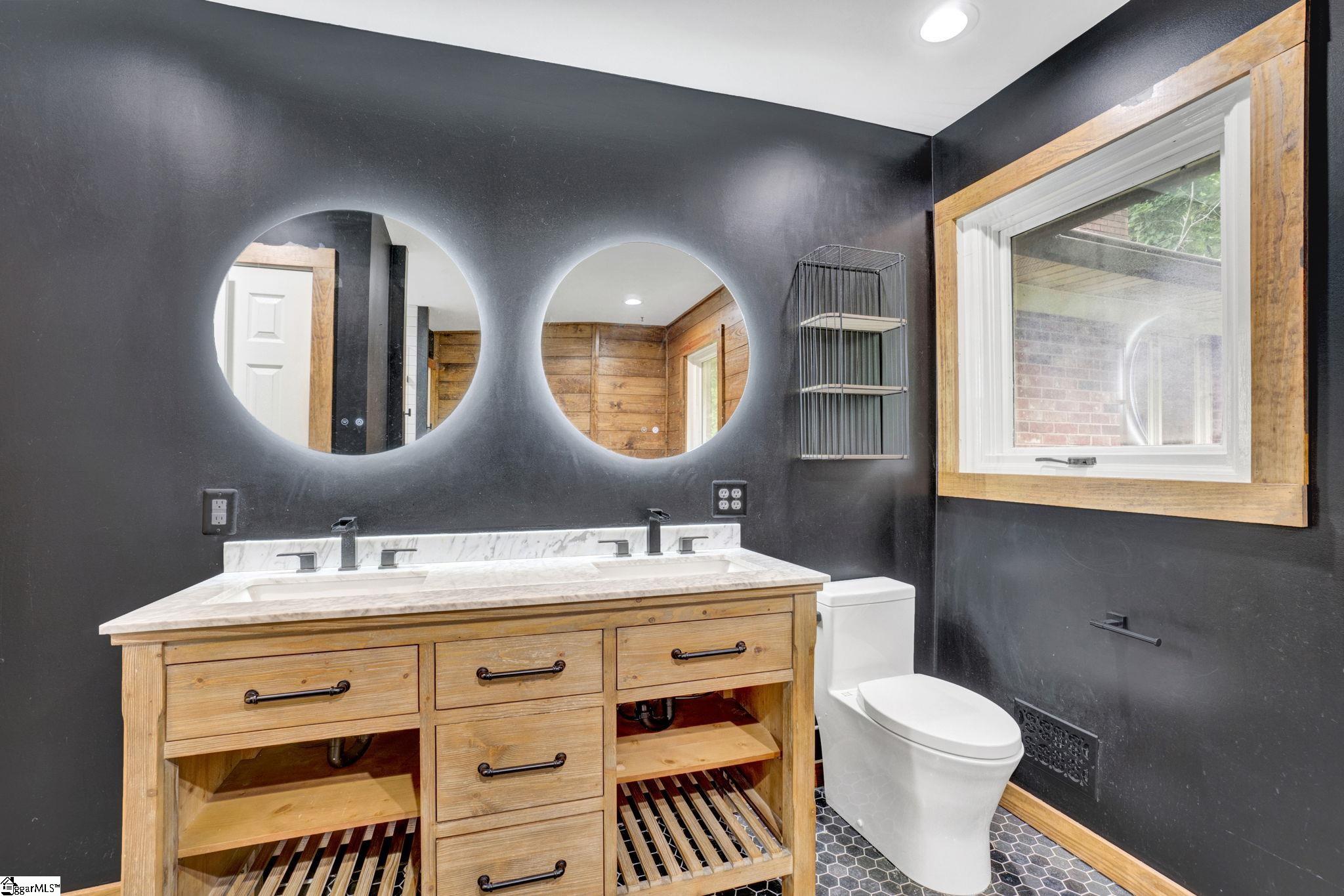 7 River Oaks Drive Greenville, SC 29601