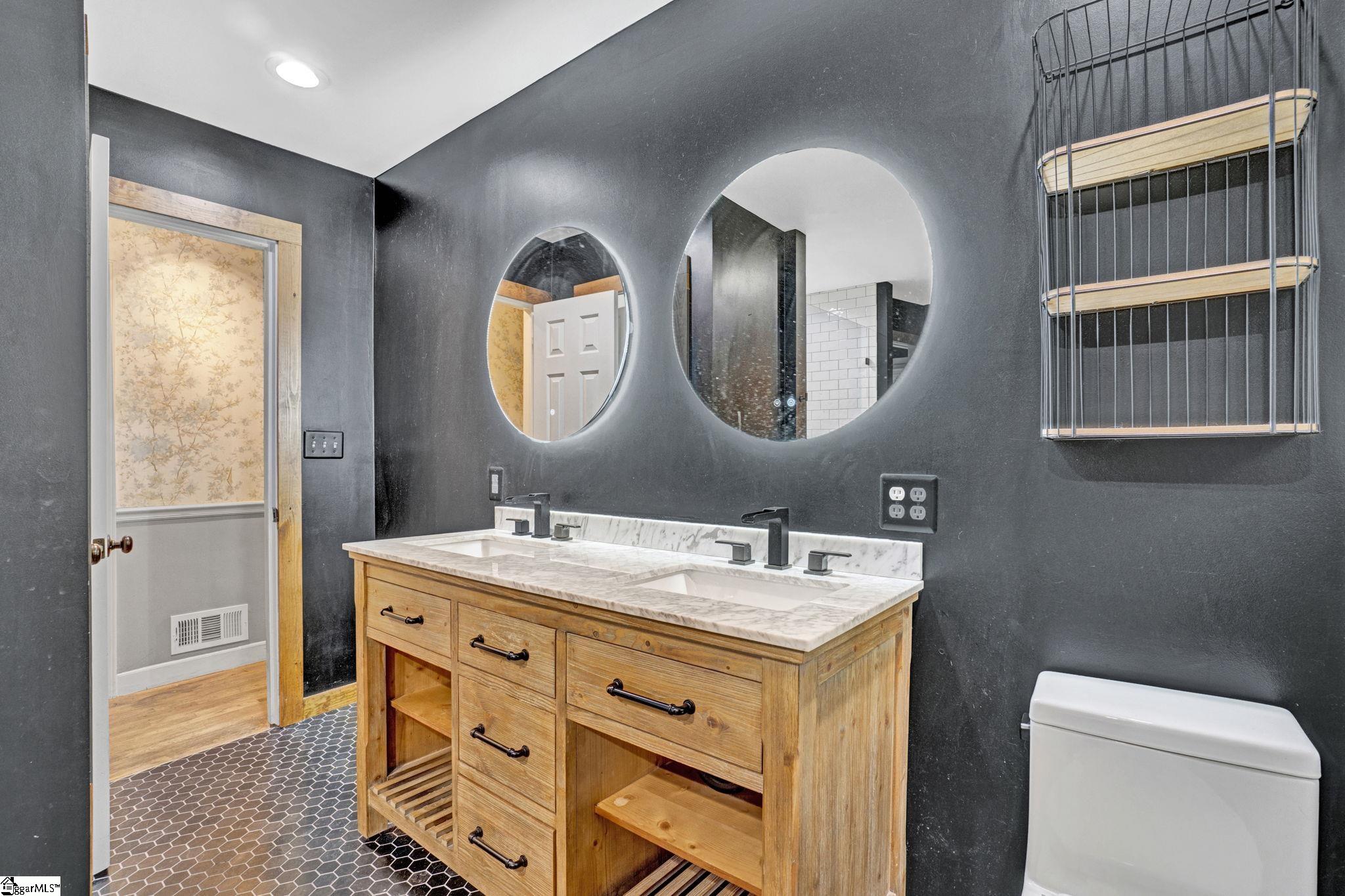 7 River Oaks Drive Greenville, SC 29601