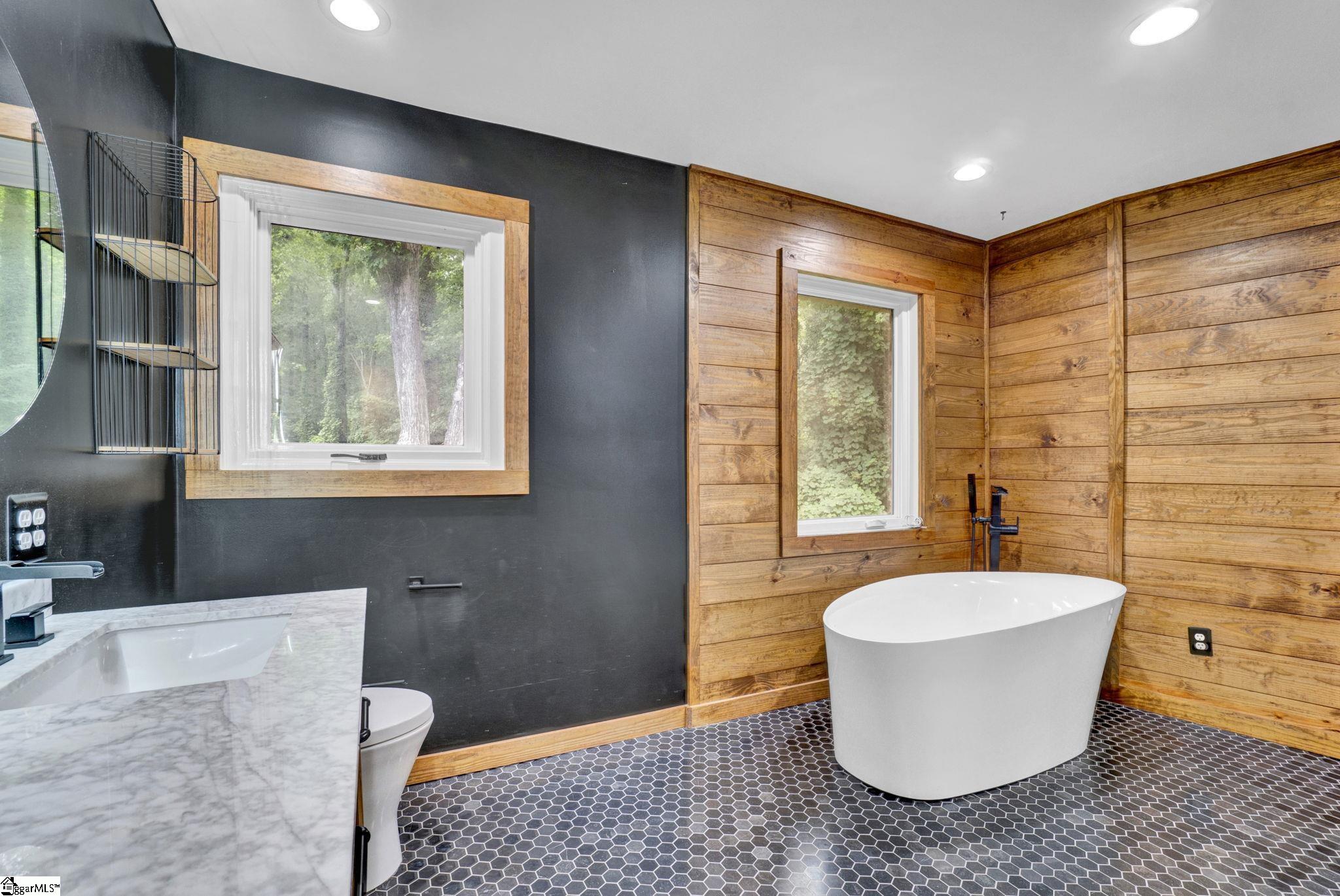 7 River Oaks Drive Greenville, SC 29601