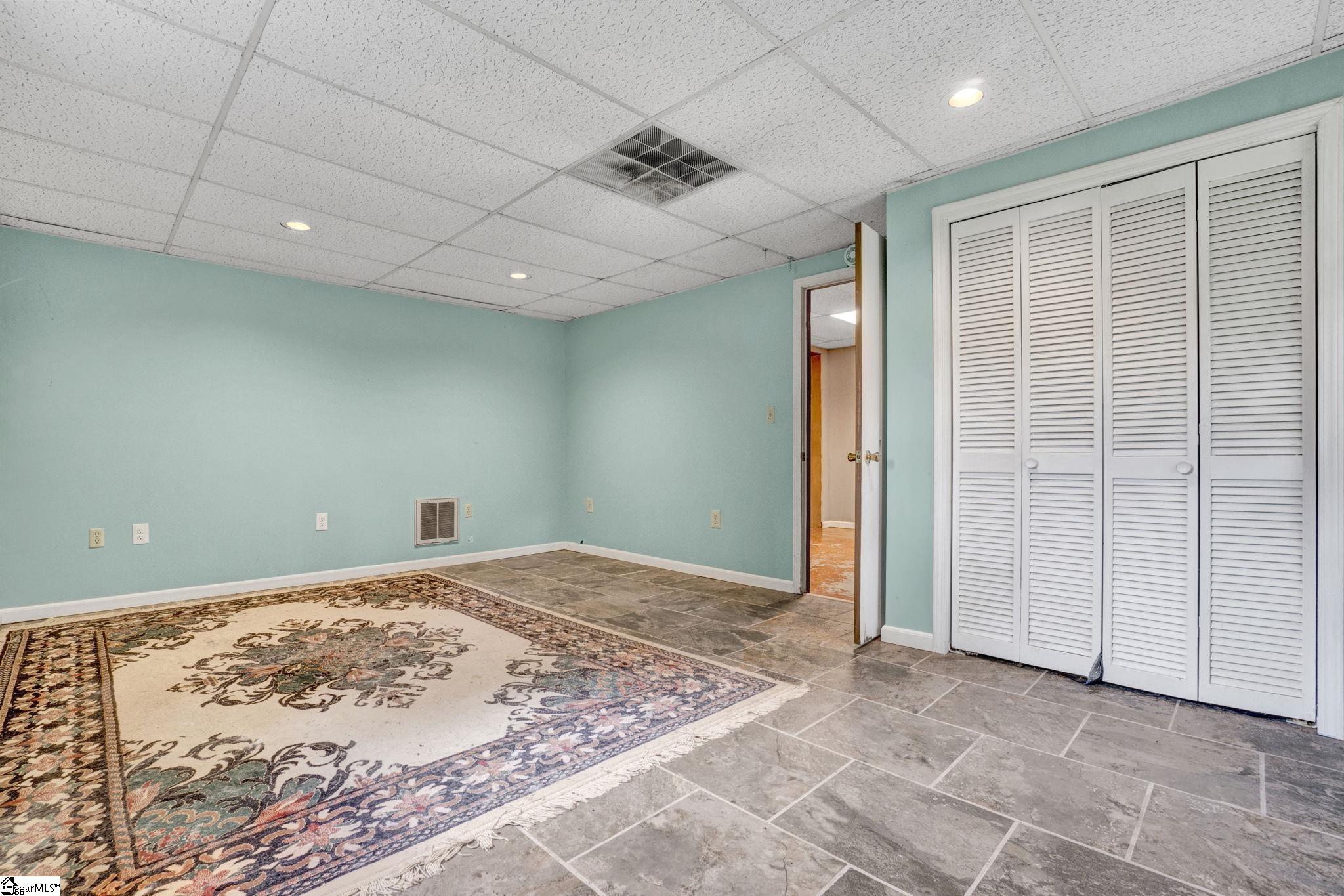 7 River Oaks Drive Greenville, SC 29601