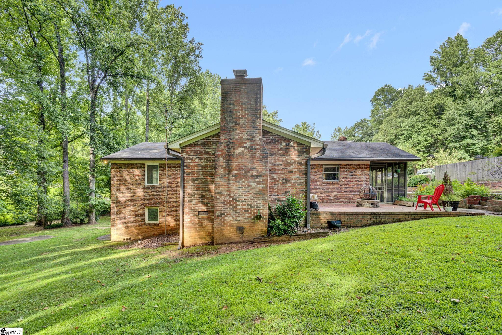 7 River Oaks Drive Greenville, SC 29601