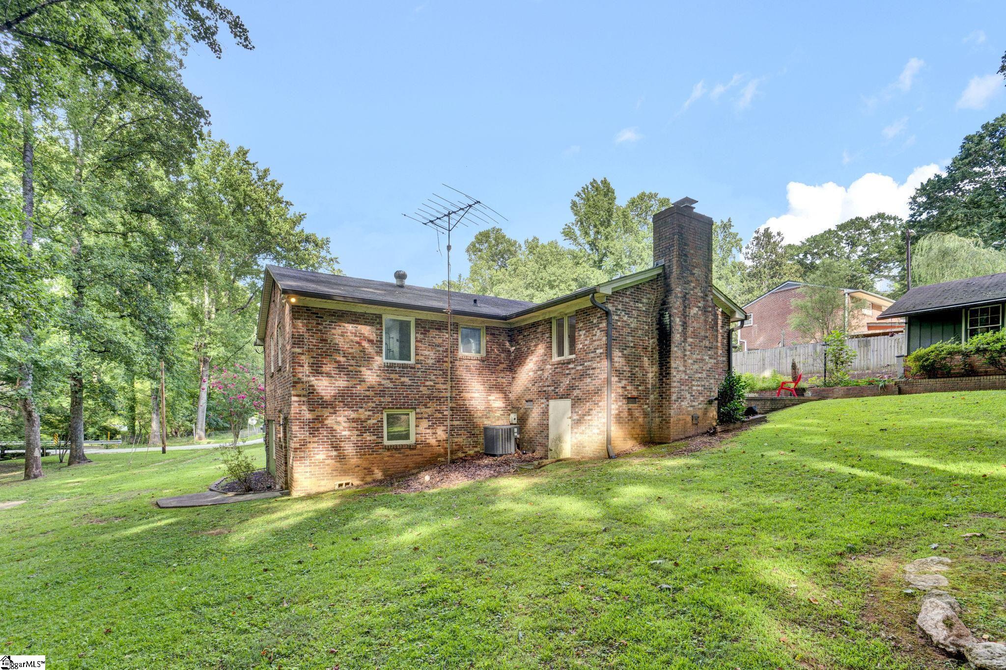 7 River Oaks Drive Greenville, SC 29601