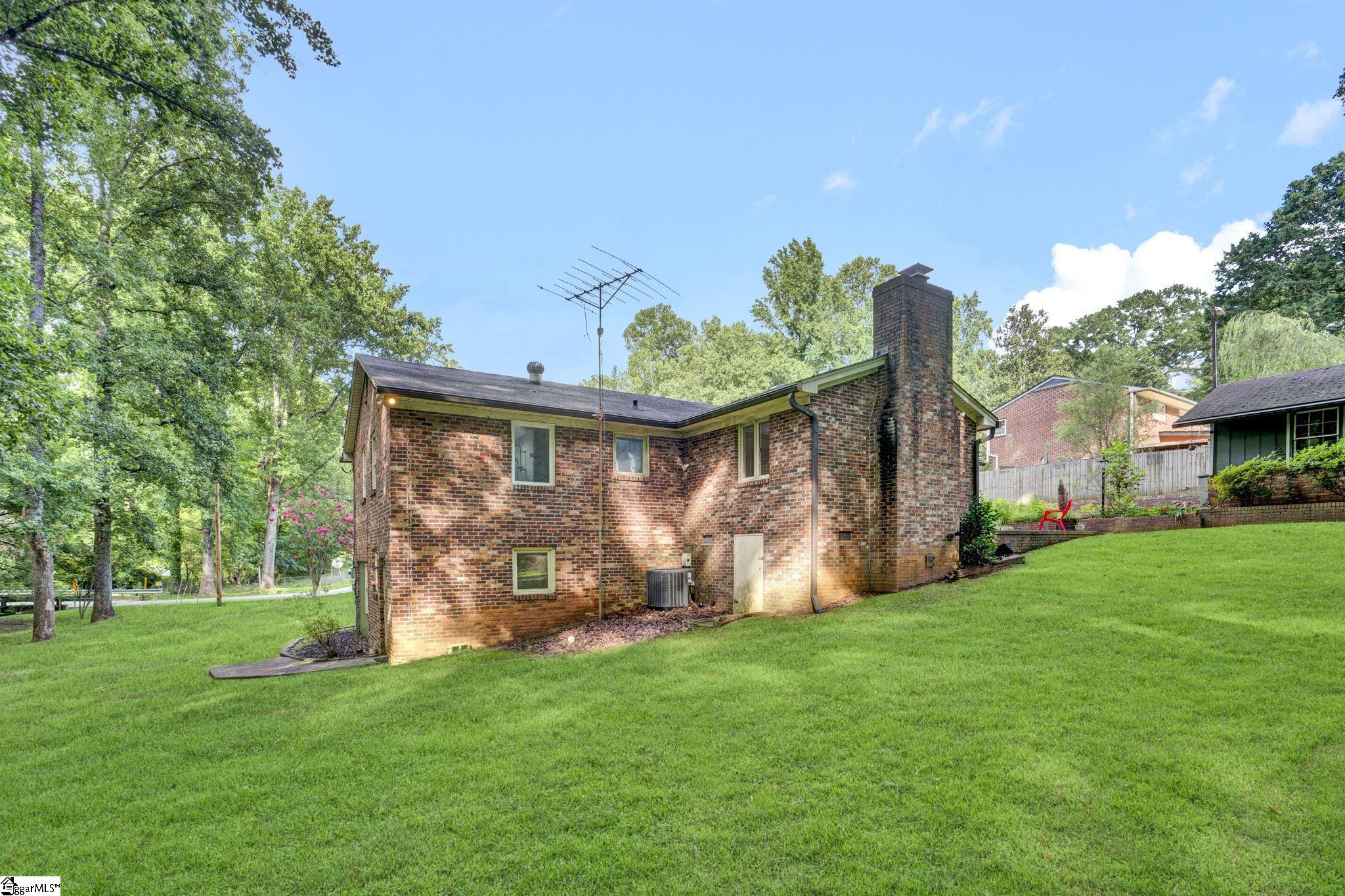 7 River Oaks Drive Greenville, SC 29601