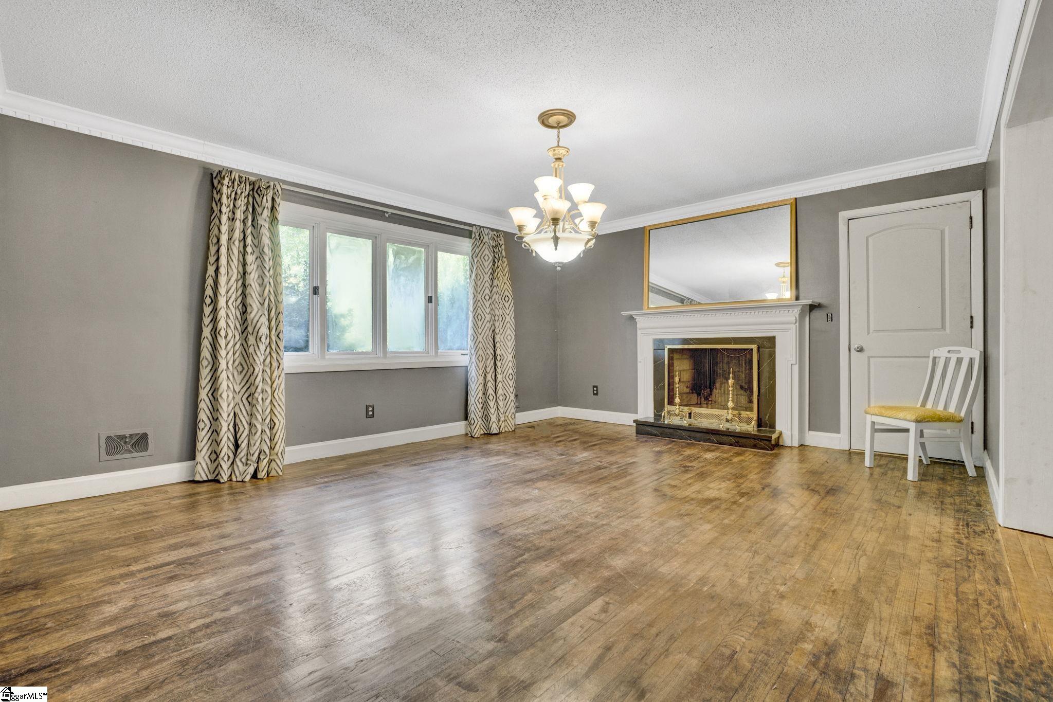 7 River Oaks Drive Greenville, SC 29601