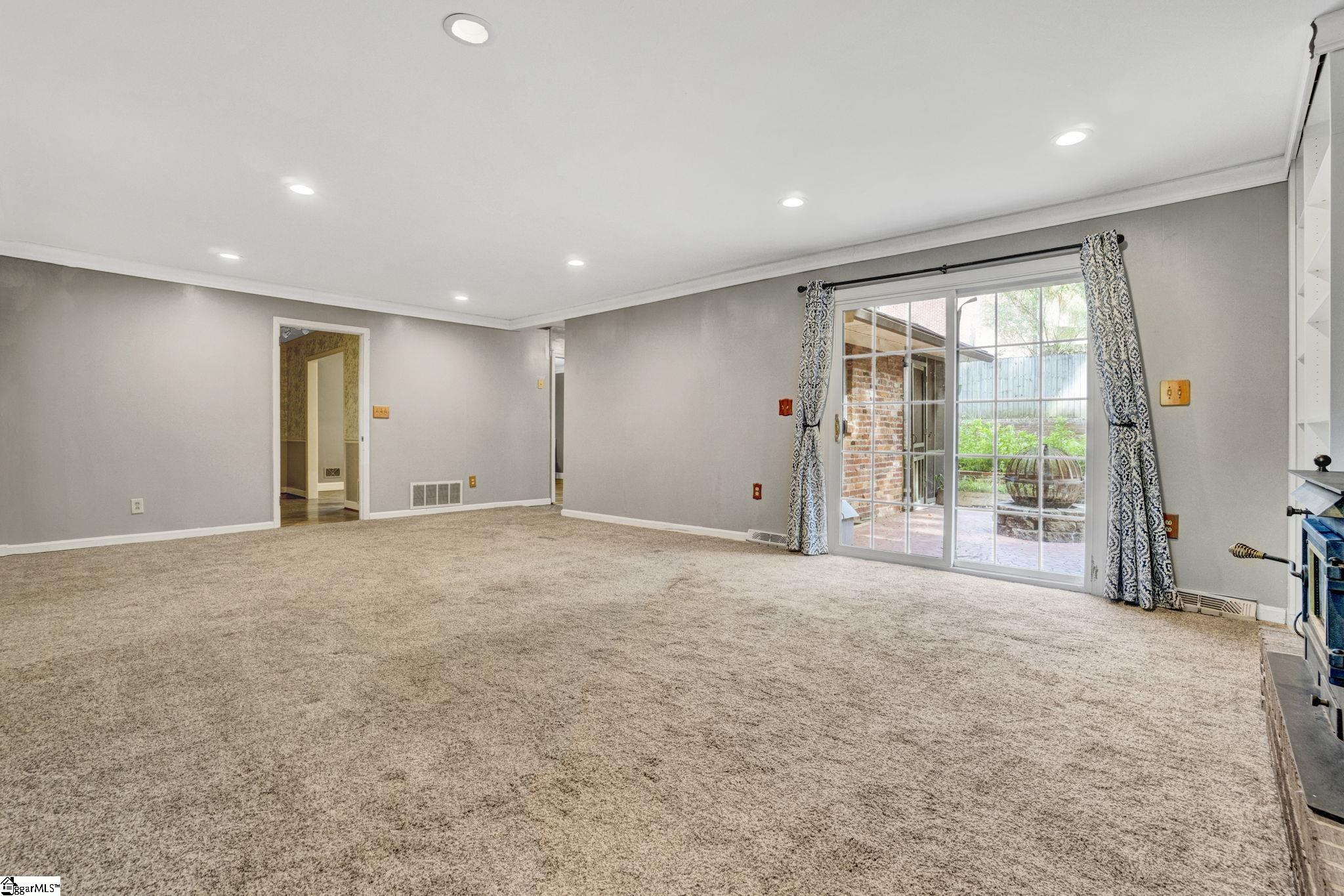 7 River Oaks Drive Greenville, SC 29601