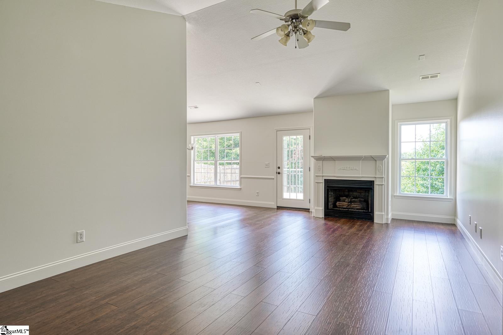 435 Melbourne Lane Spartanburg, SC 29301