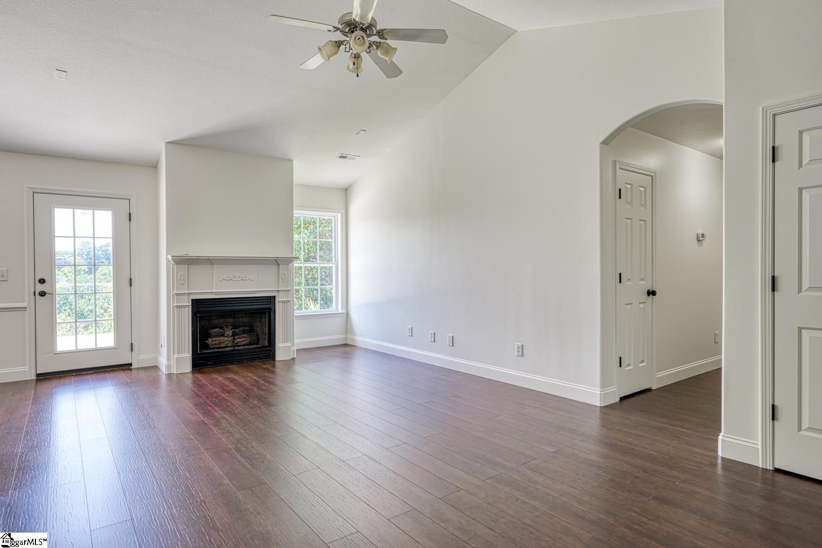 435 Melbourne Lane Spartanburg, SC 29301
