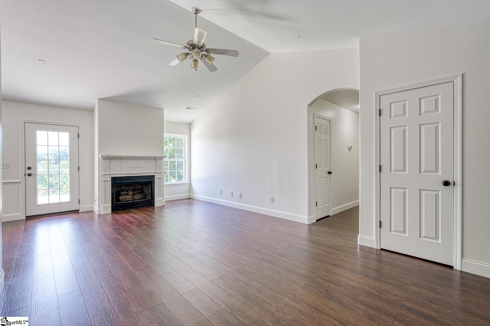435 Melbourne Lane Spartanburg, SC 29301