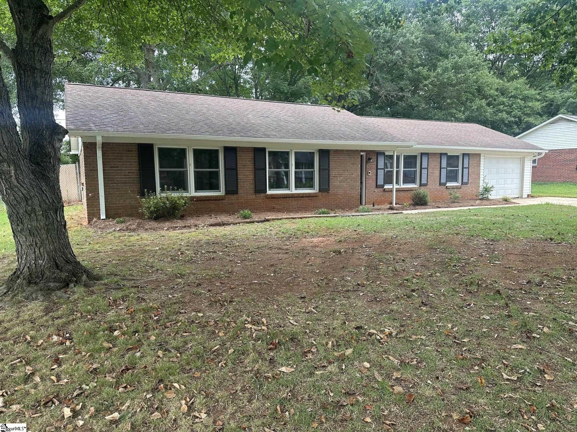 220 River Forest Drive Boiling Springs, SC 29316