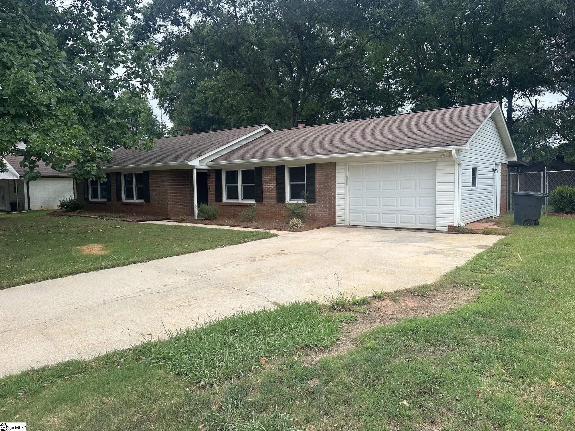 220 River Forest Drive Boiling Springs, SC 29316