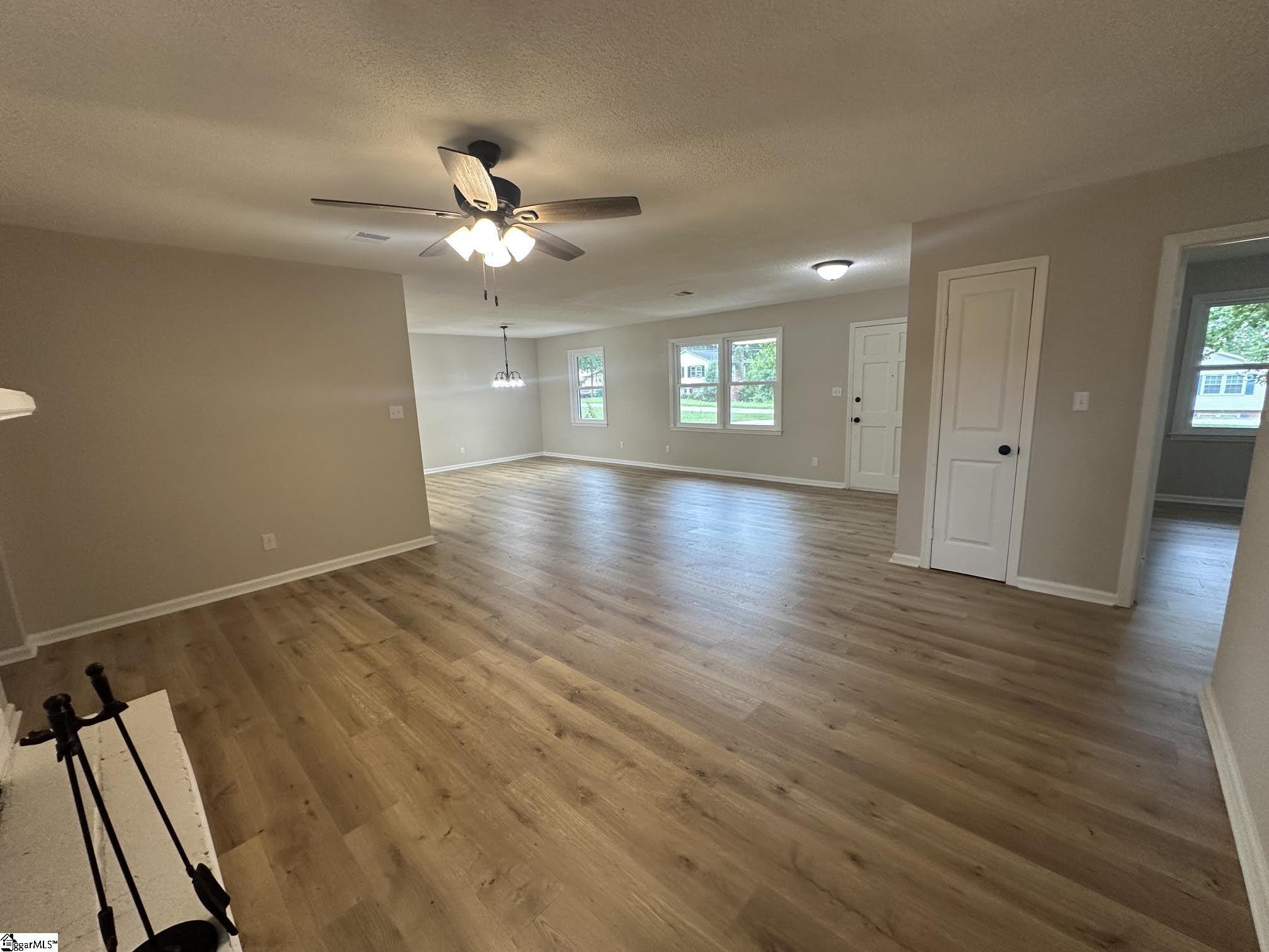 220 River Forest Drive Boiling Springs, SC 29316
