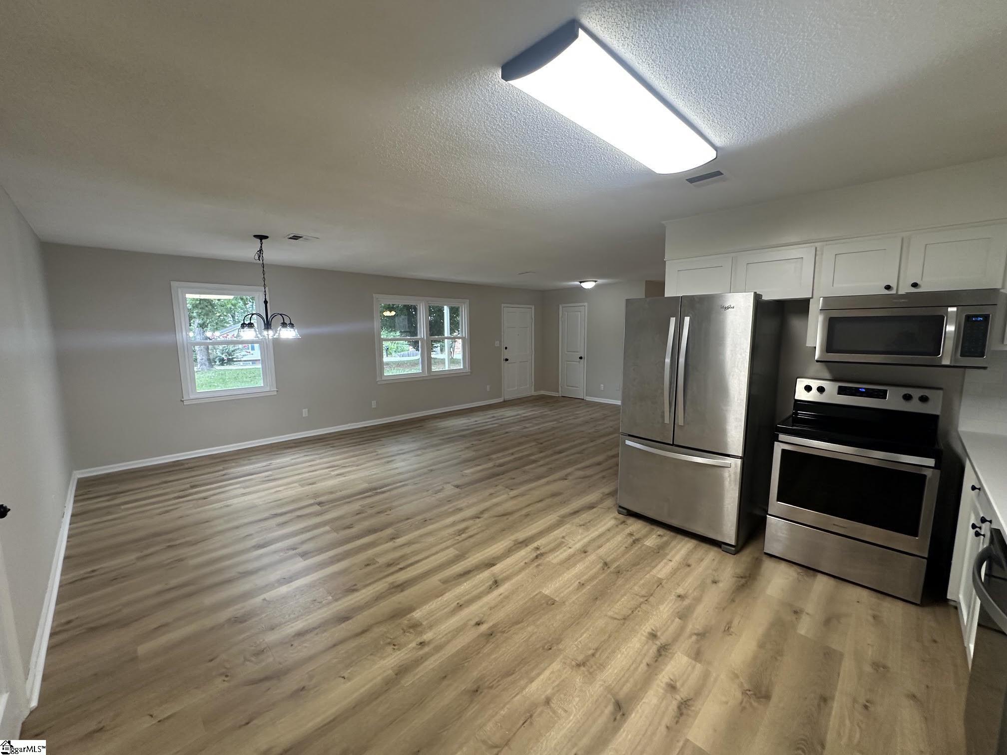 220 River Forest Drive Boiling Springs, SC 29316
