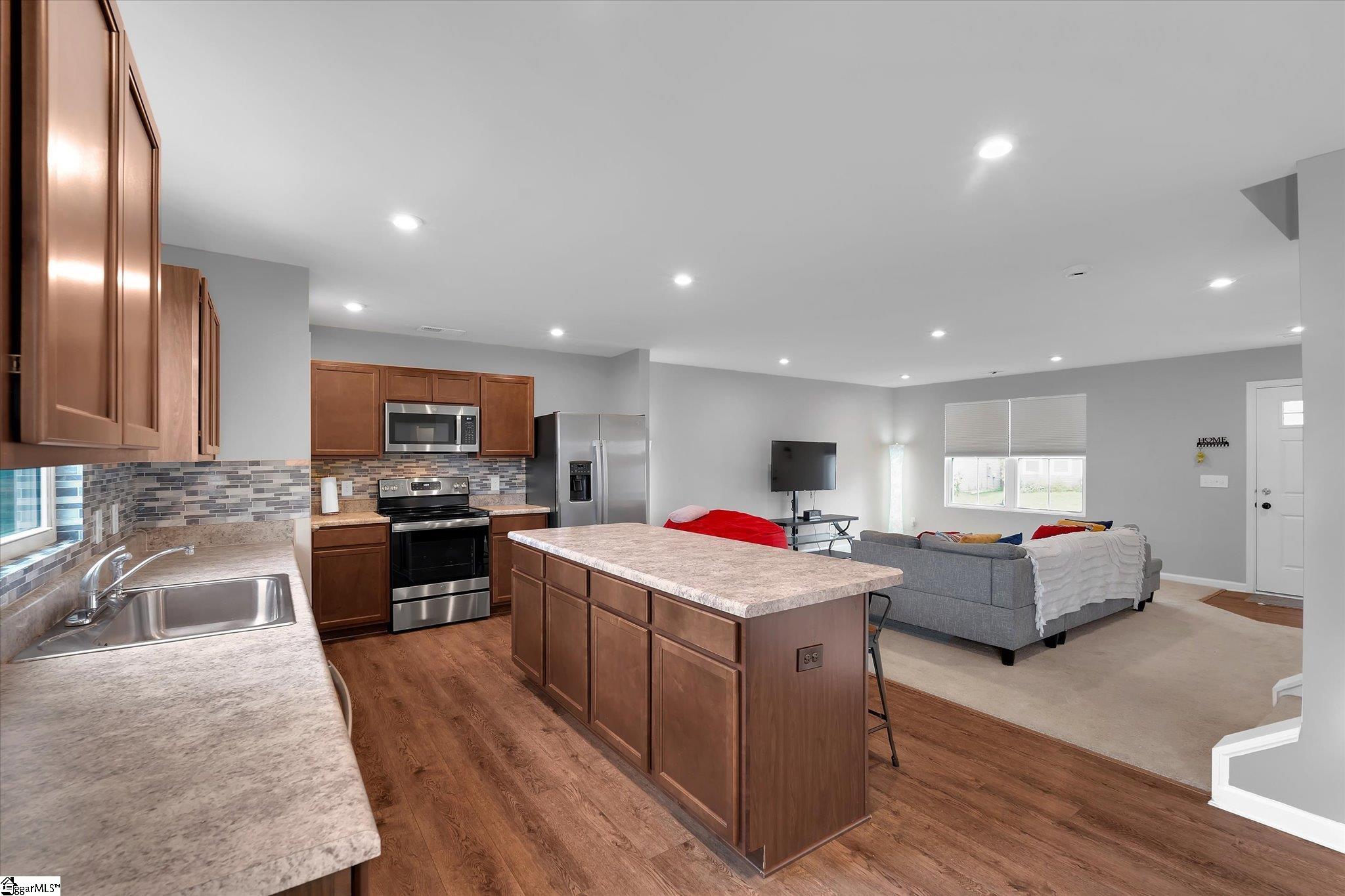 819 Throckmorton Court Greenville, SC 29605