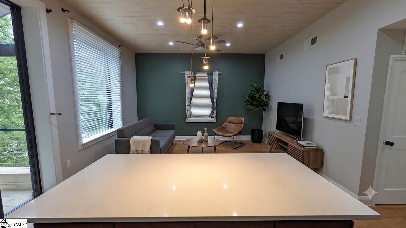 233 N Main Street UNIT Unit 305 Greenville, SC 29601-2166