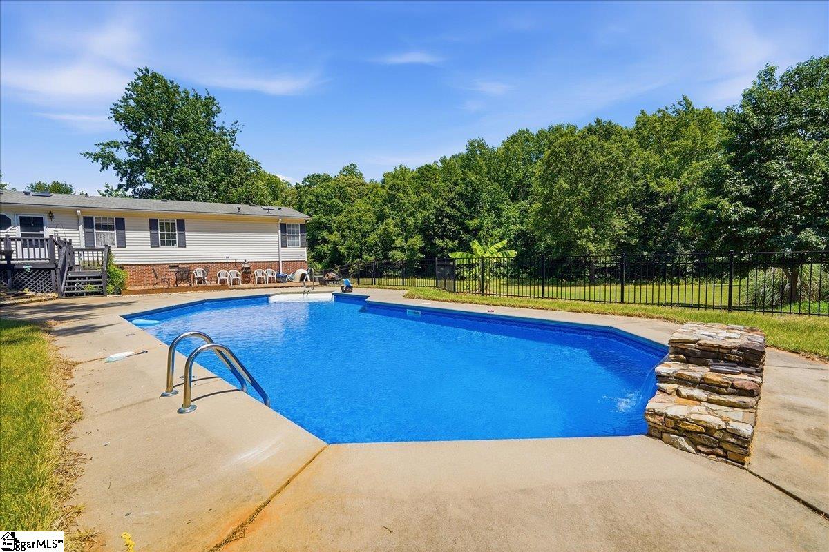 637 Ranch Road Laurens, SC 29360