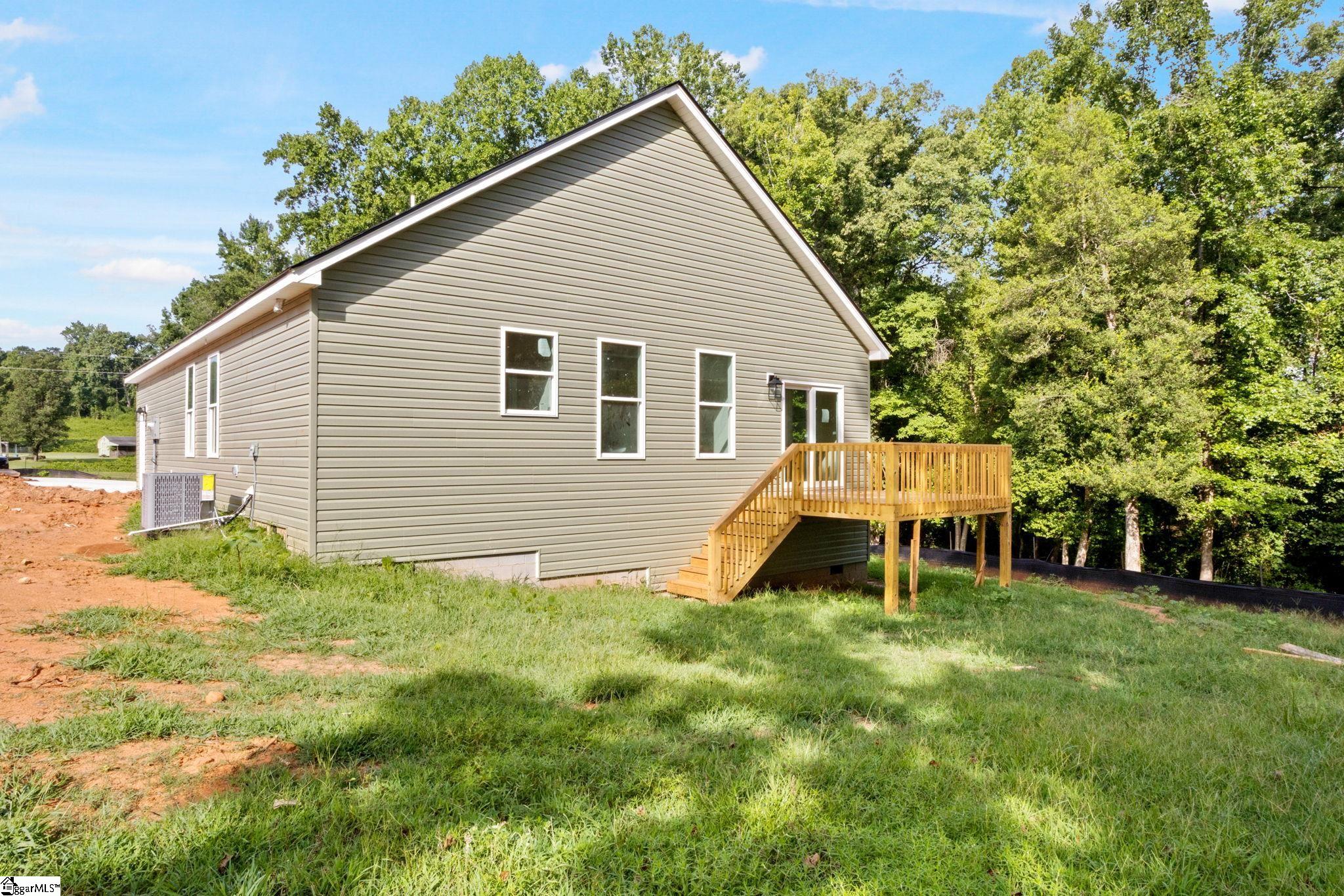 138 Deerfield Drive Wellford, SC 29385